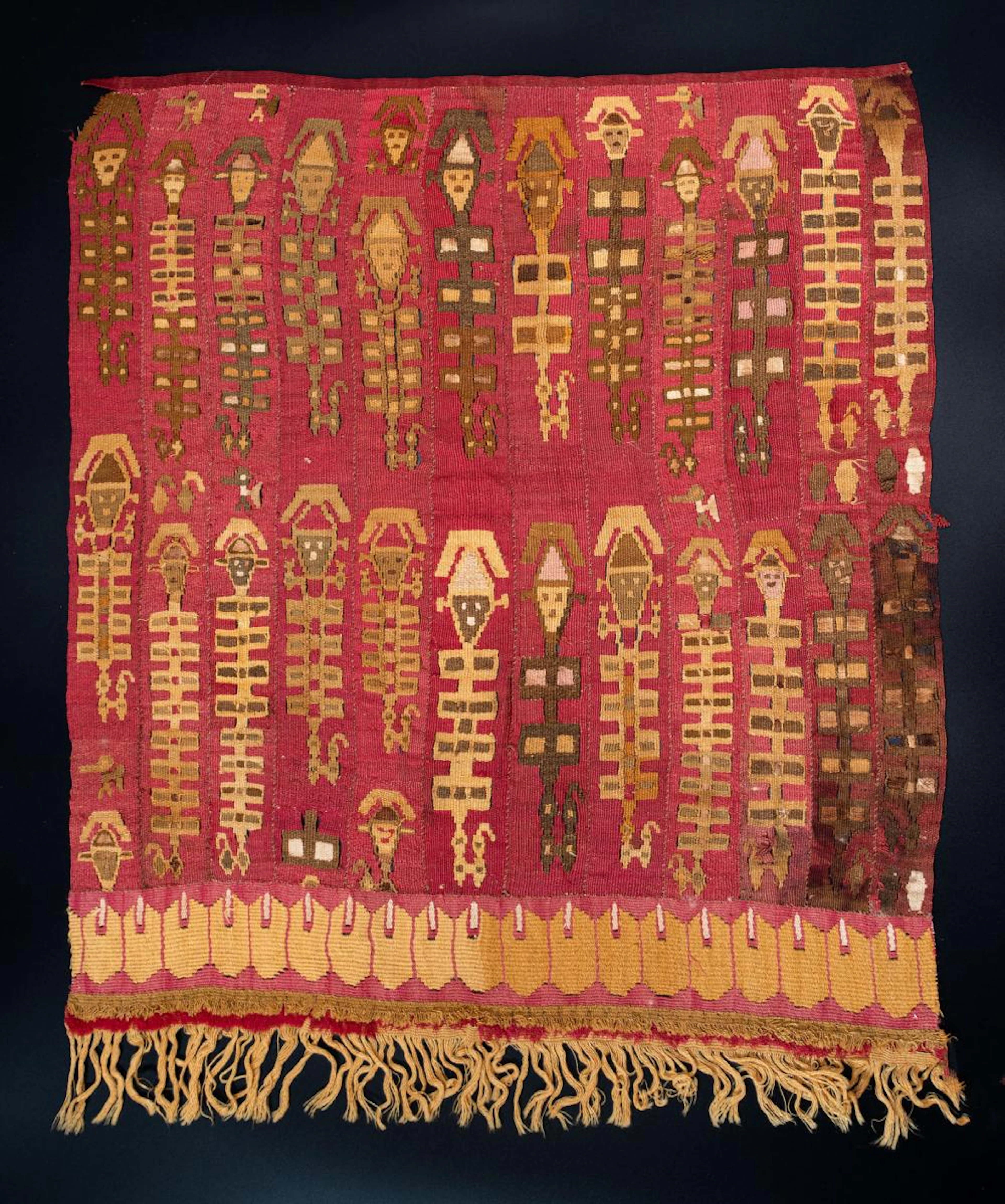 Segmented Zoomorphic Figures with Plain-Crescent Headdress