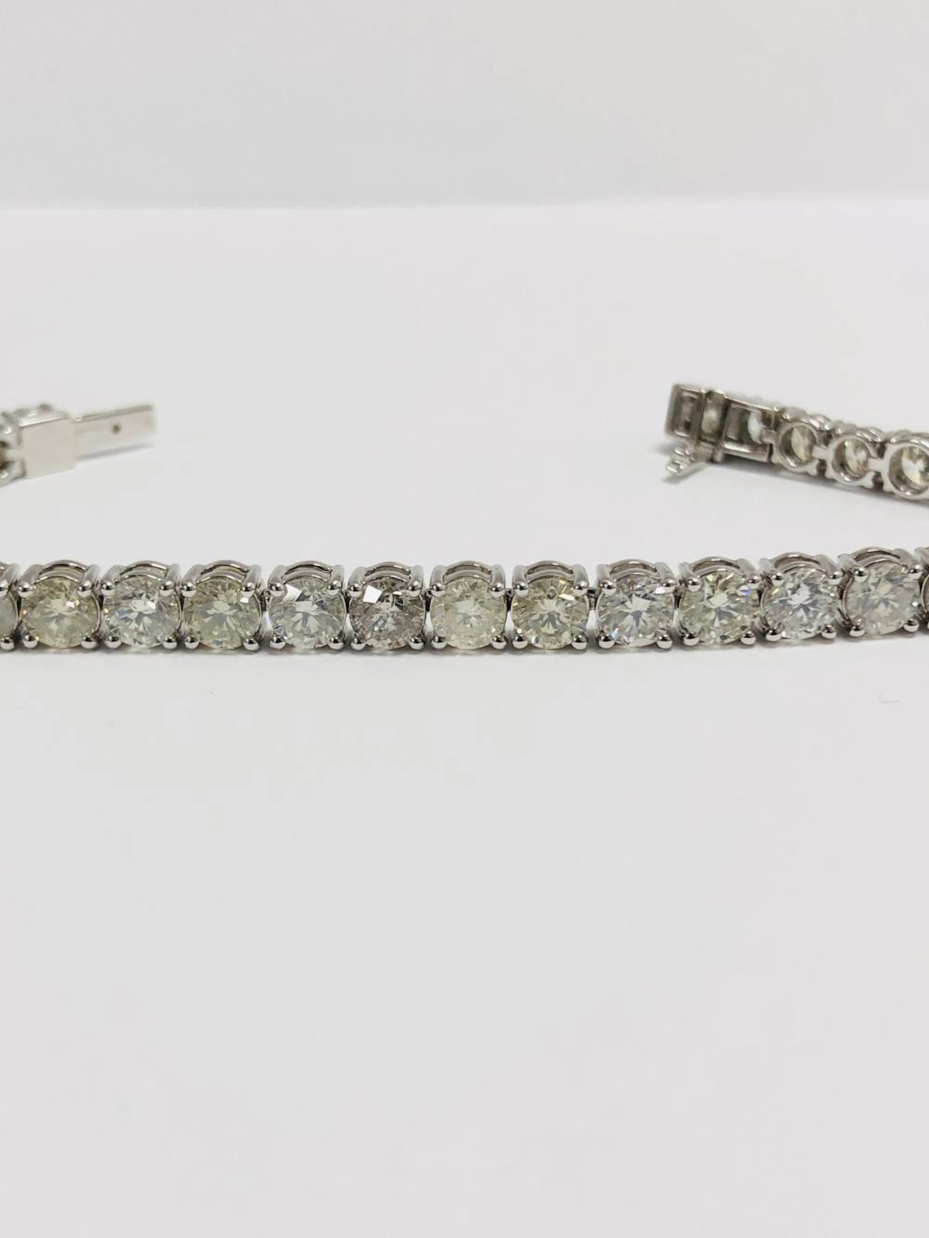 14ct white gold diamind tennis bracelet