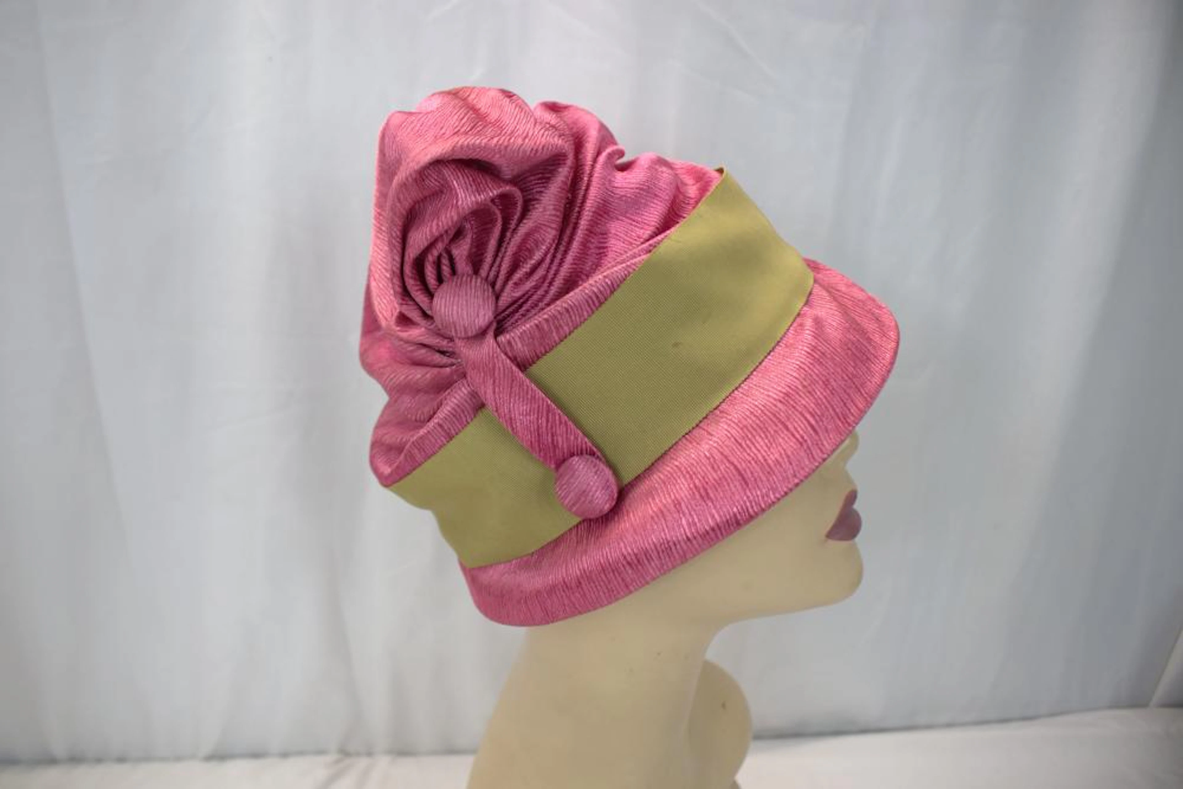 Vintage 1950's Lilly Dache' Pink Cloche with Green Ribbo