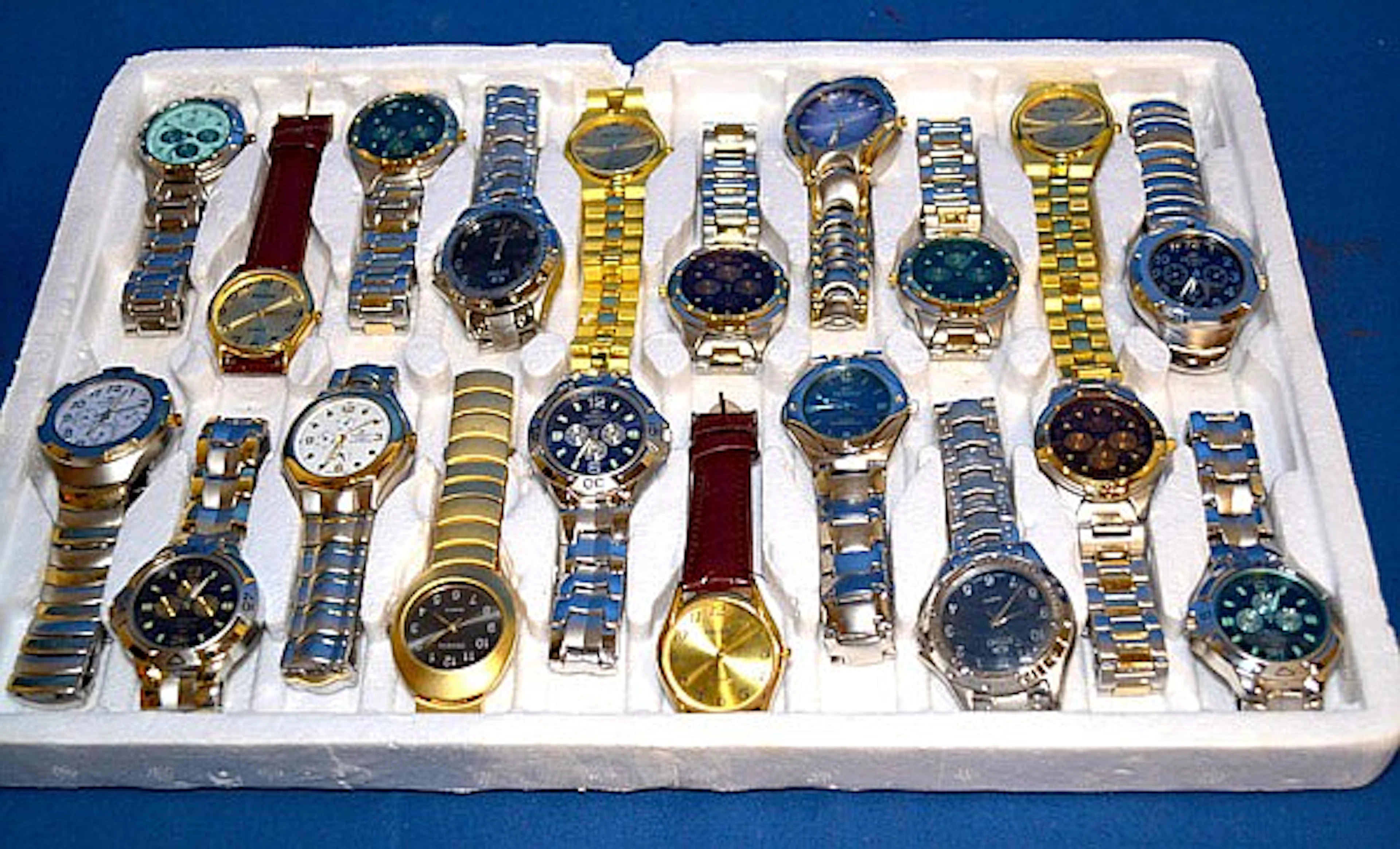 SAMPLE SALESMAN WATCHES Large lot of sample salesman watches. All watches have new batteries. Some have movements made in Japan. The majority are Denacci Quartz. Condition, age appropriate wear