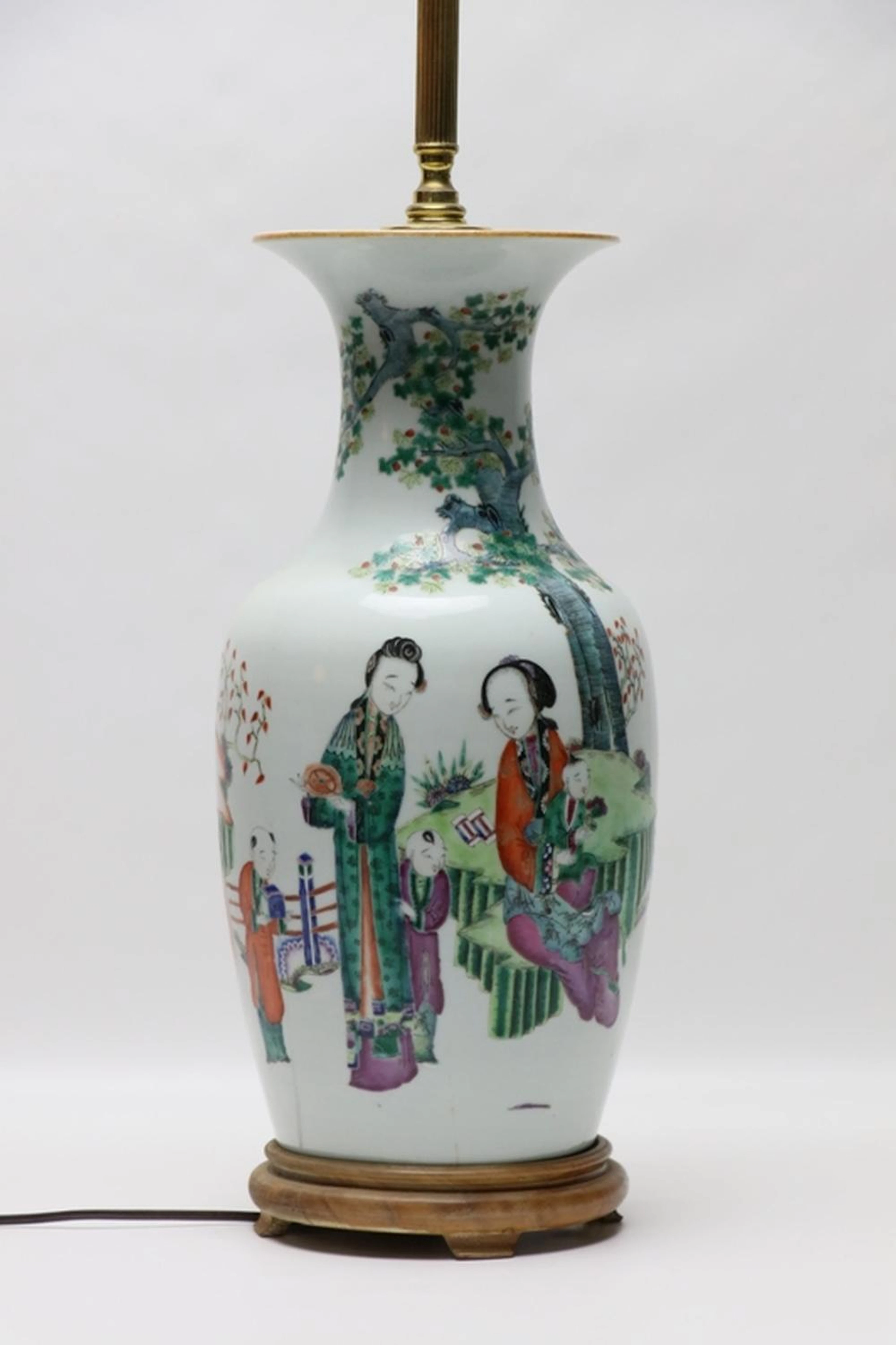 Lampe composé d'un pied en porcelaine asiatique à ?