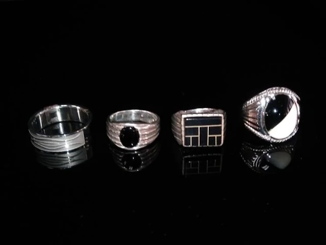 Lot (4) Vintage Sterling Silver Rings.