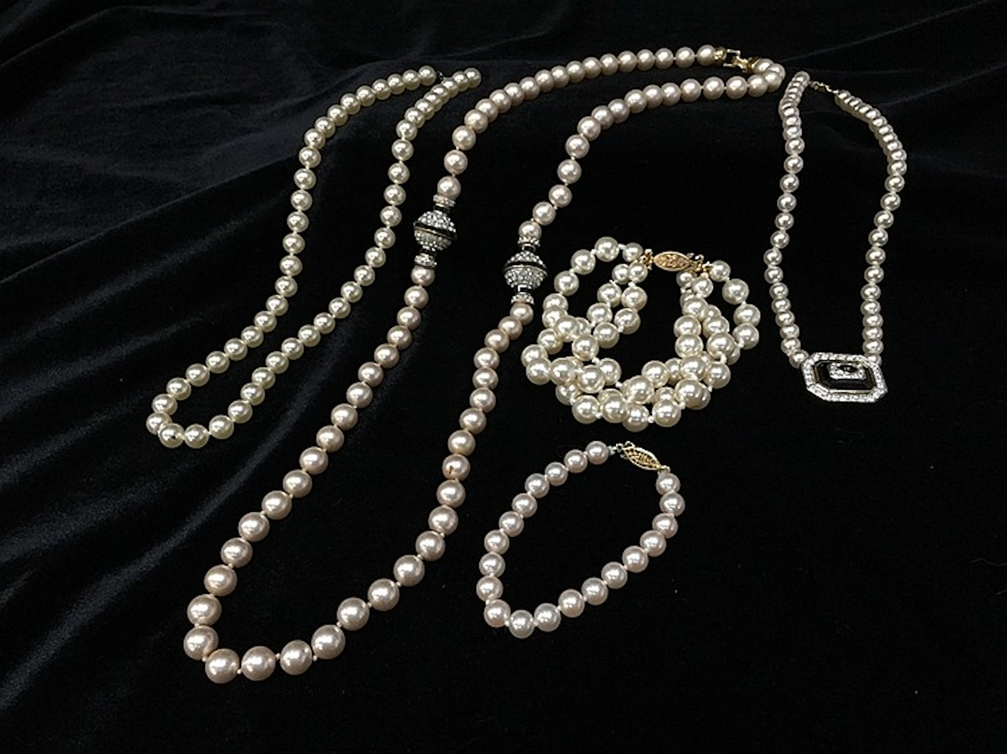 Lot (6) Vintage Fashion Pearls Jewelry Pieces.