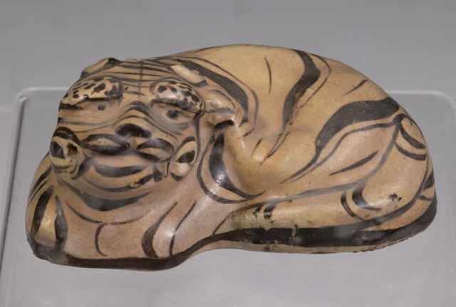 CIZHOU TIGER FIGURINE JIN DYNASTY (266-420)