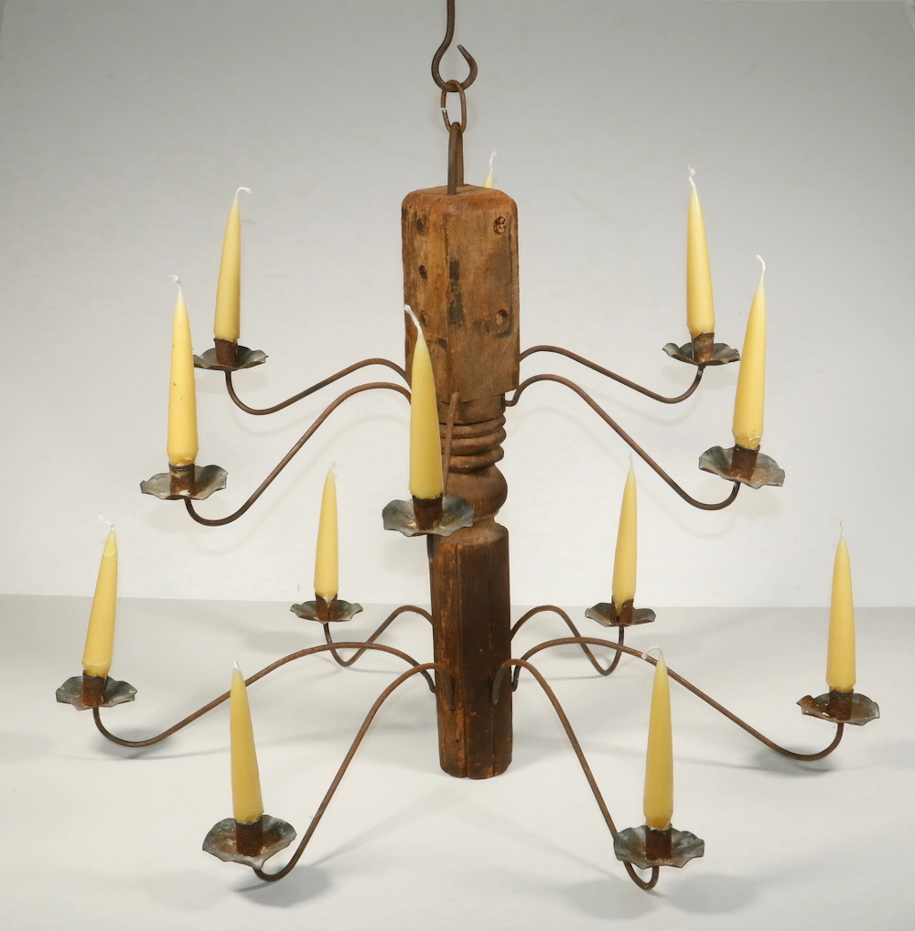 COLONIAL STYLE CHANDELIER
