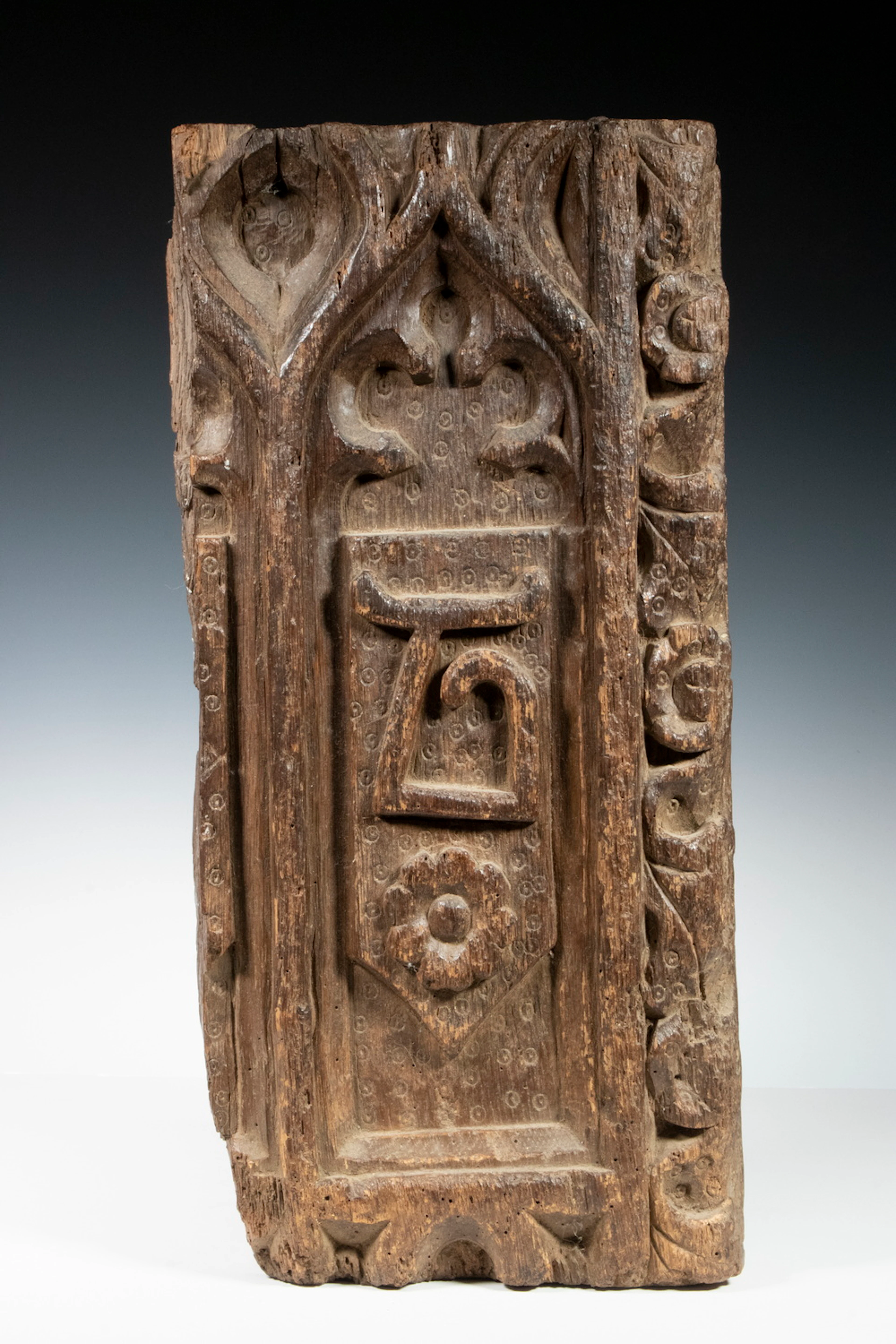 16TH C. ENGLISH OAK CHURCH PANEL