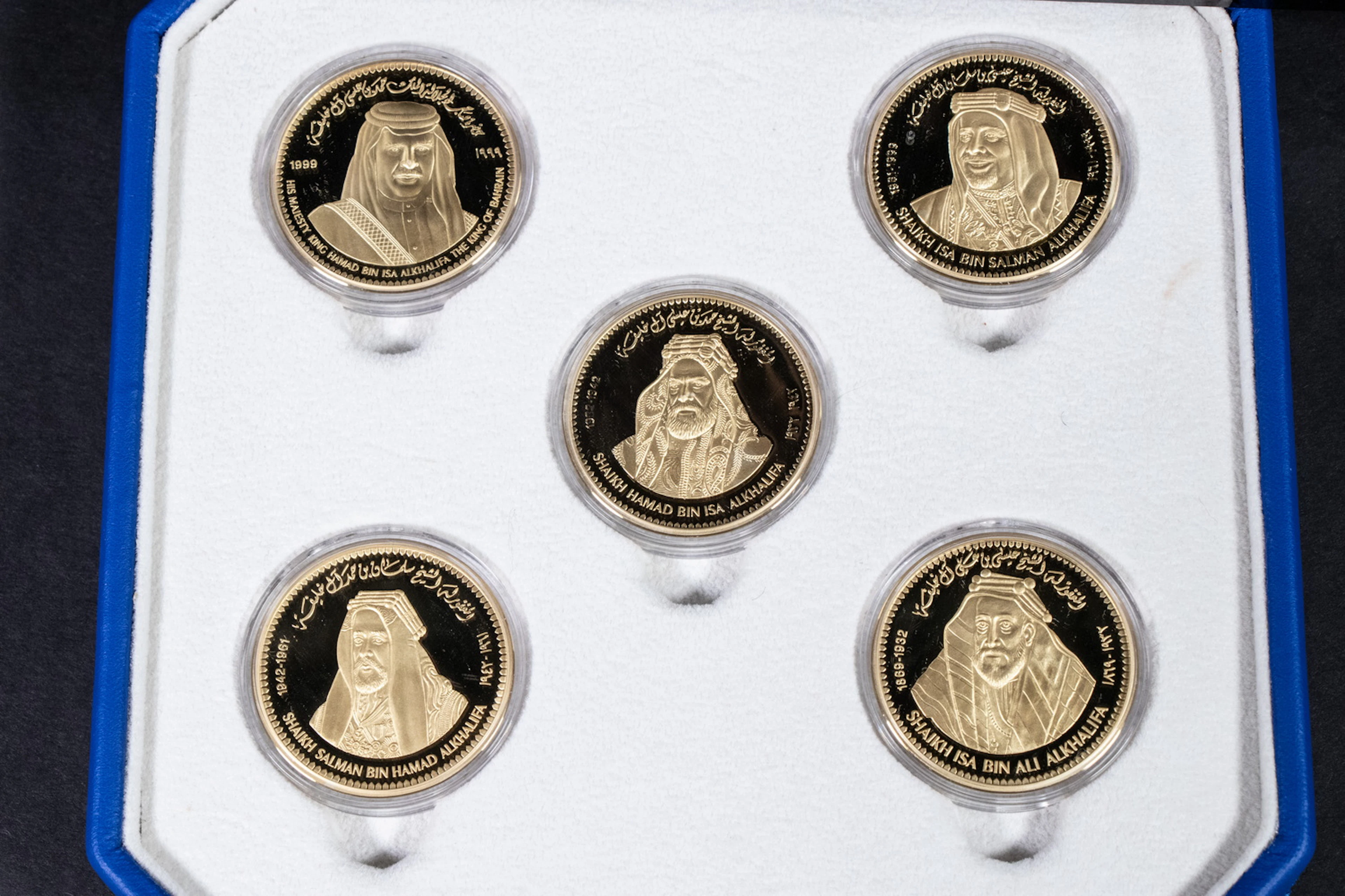 CASED LTD ED COIN SET "THE GREAT BAHRAIN RULERS"