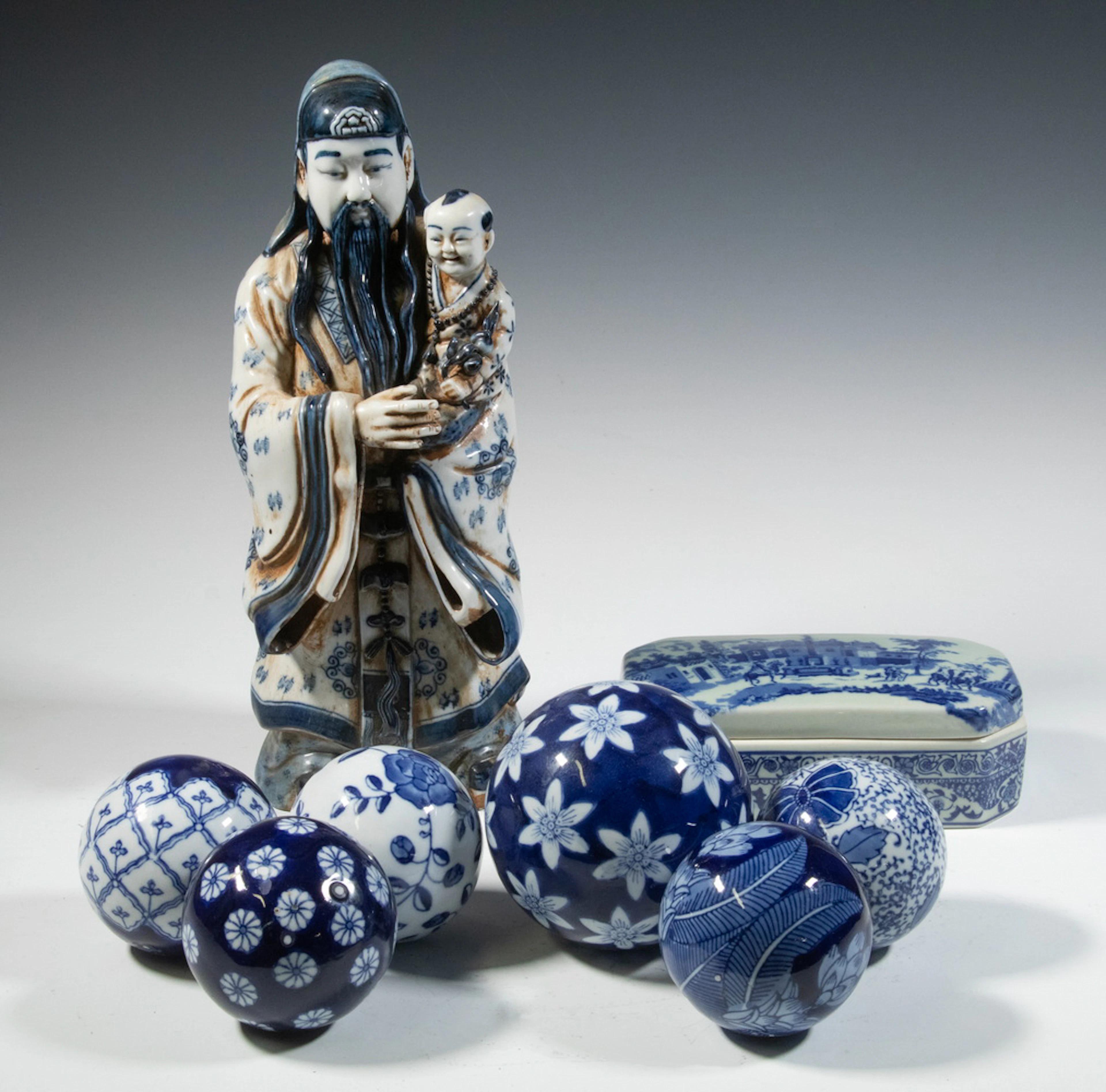 CHINESE BLUE & WHITE PORCELAIN ACCESSORIES
