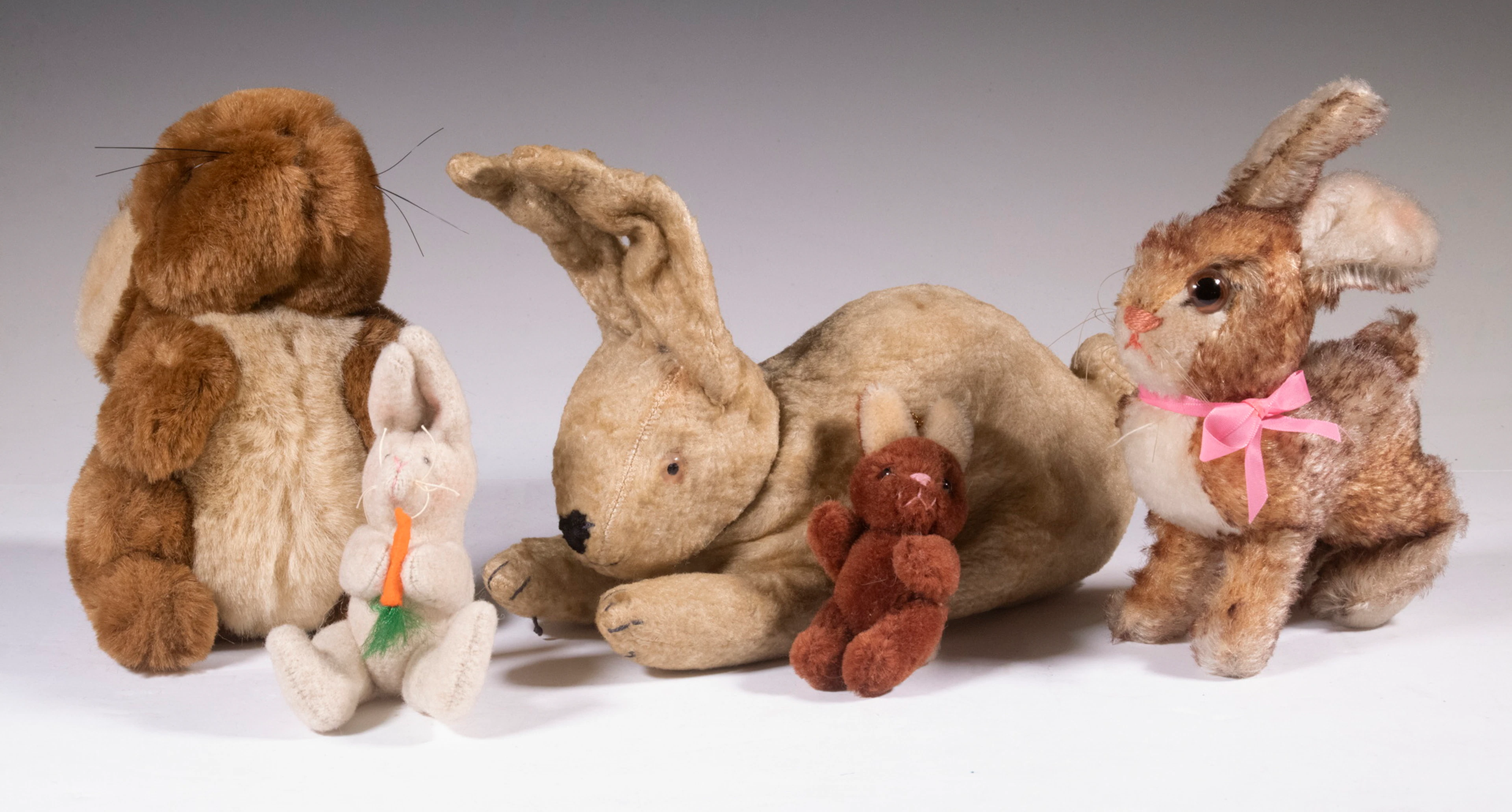 VINTAGE STUFFED RABBIT TOYS, INCL STEIFF