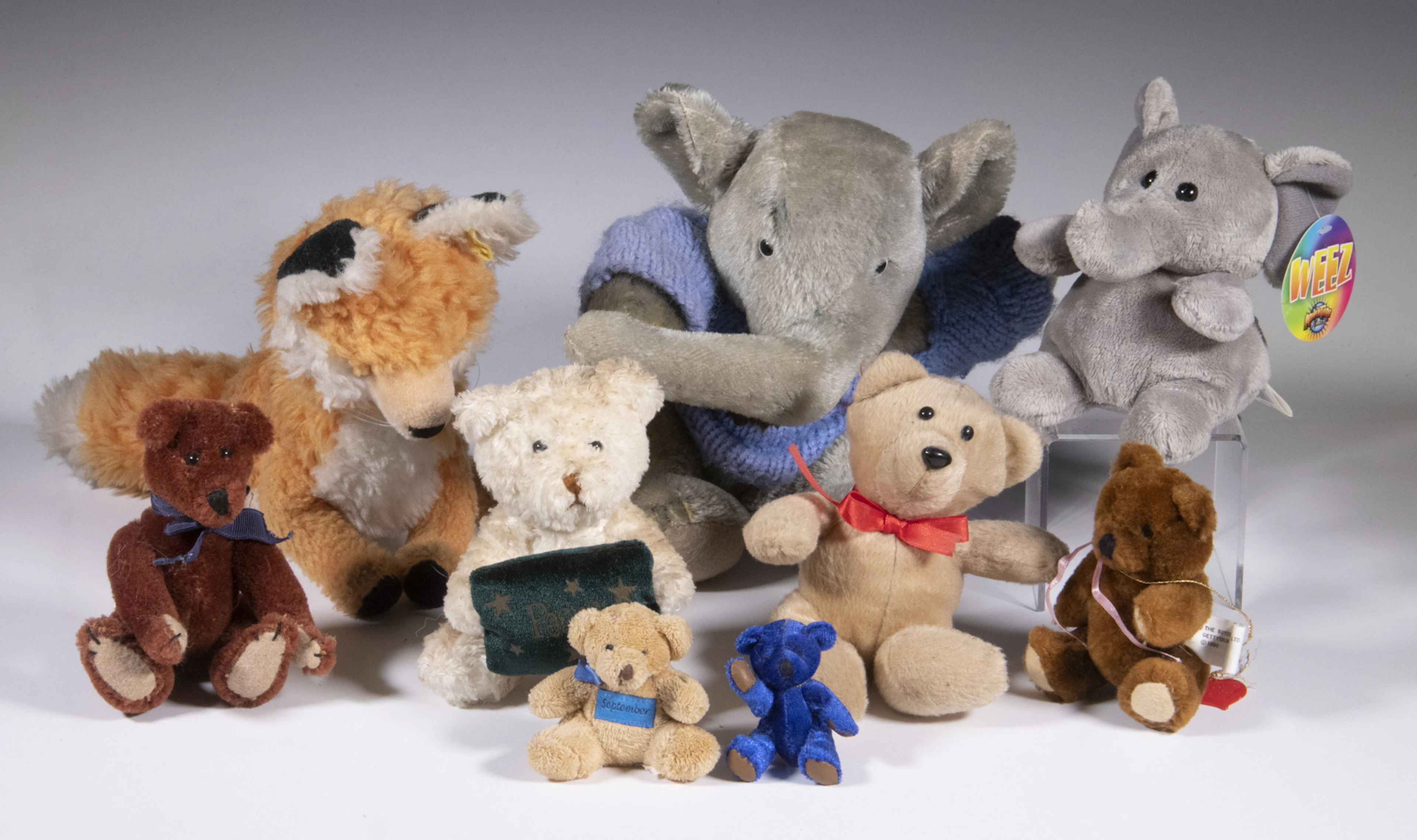 (9) ASSORTED STUFFED ANIMALS
