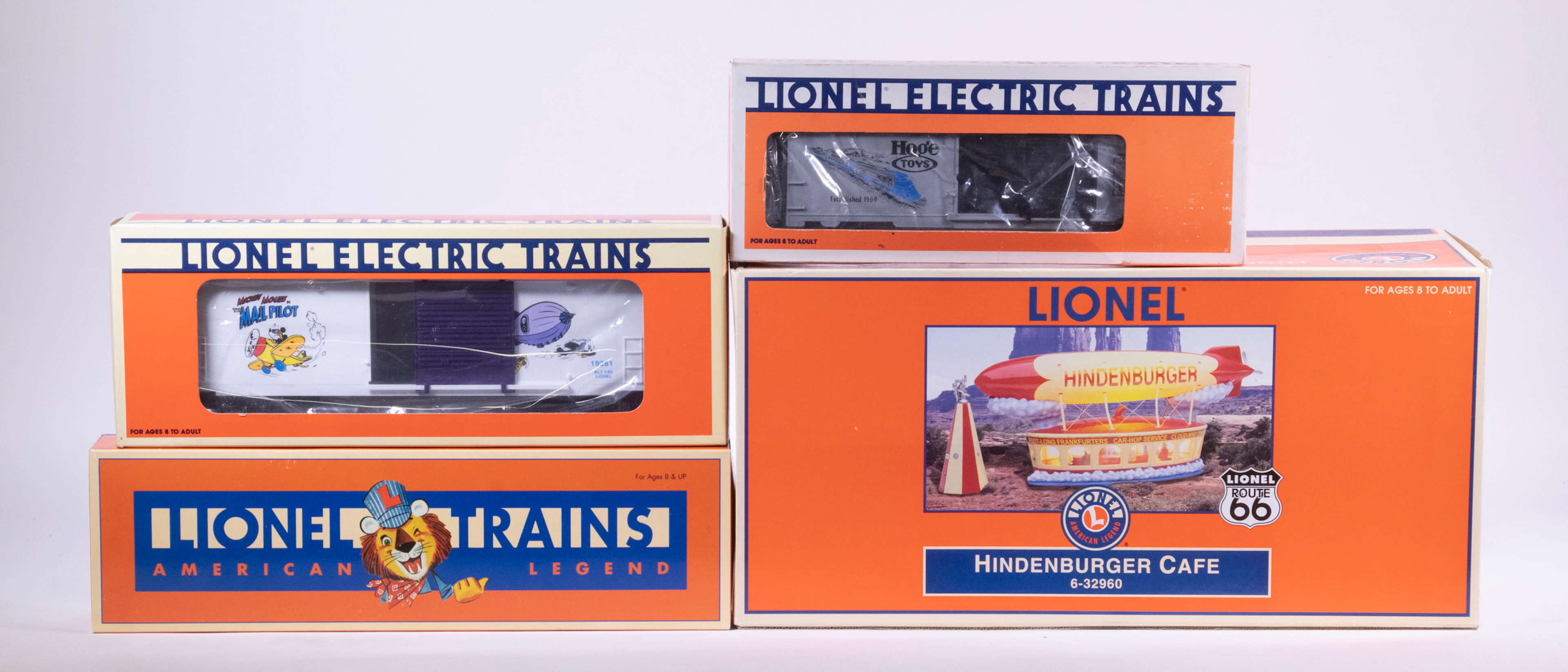 LIONEL TRAIN CARS & ACCESSORIES