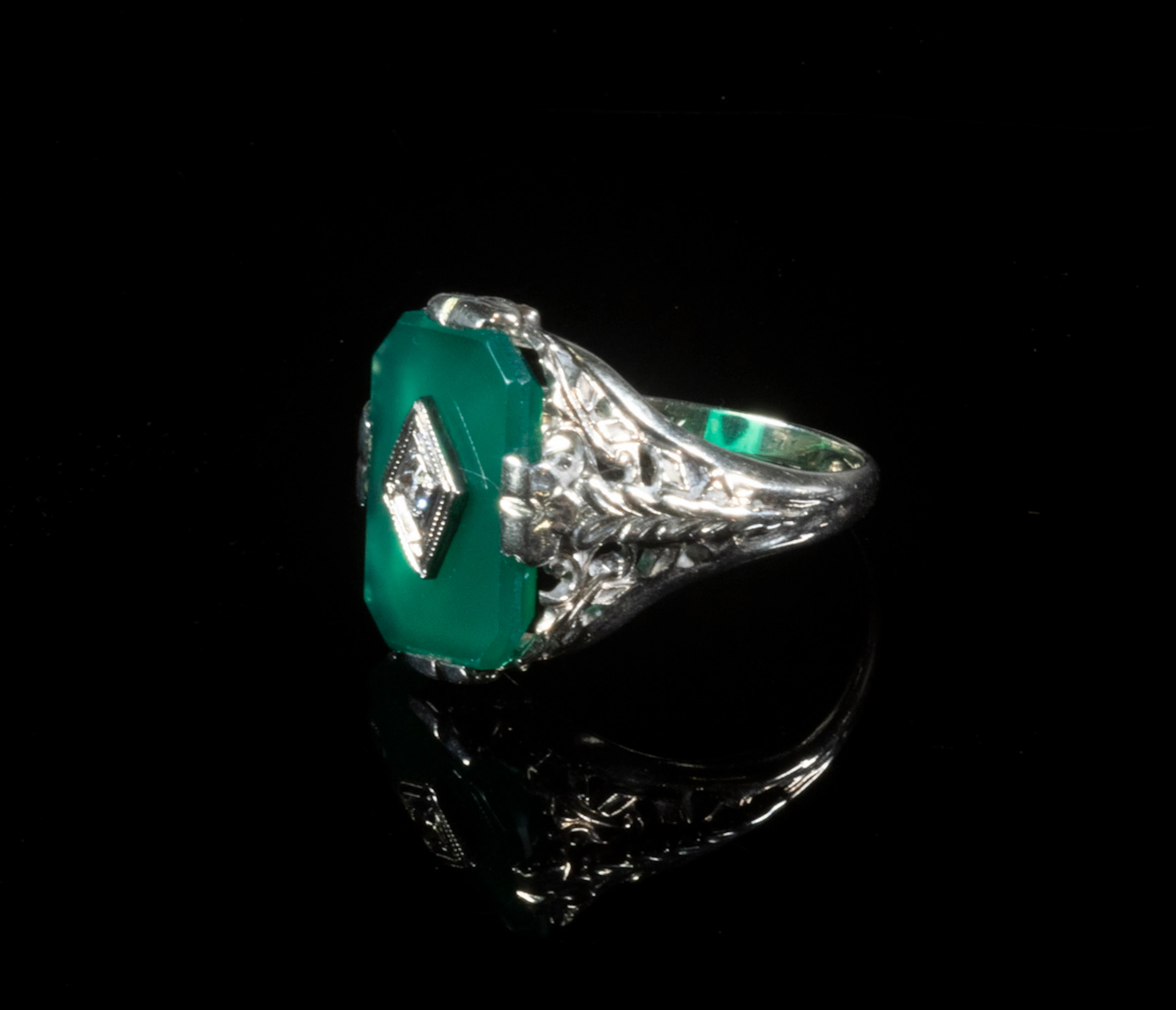 LADIES CHALCEDONY & DIAMOND RING
