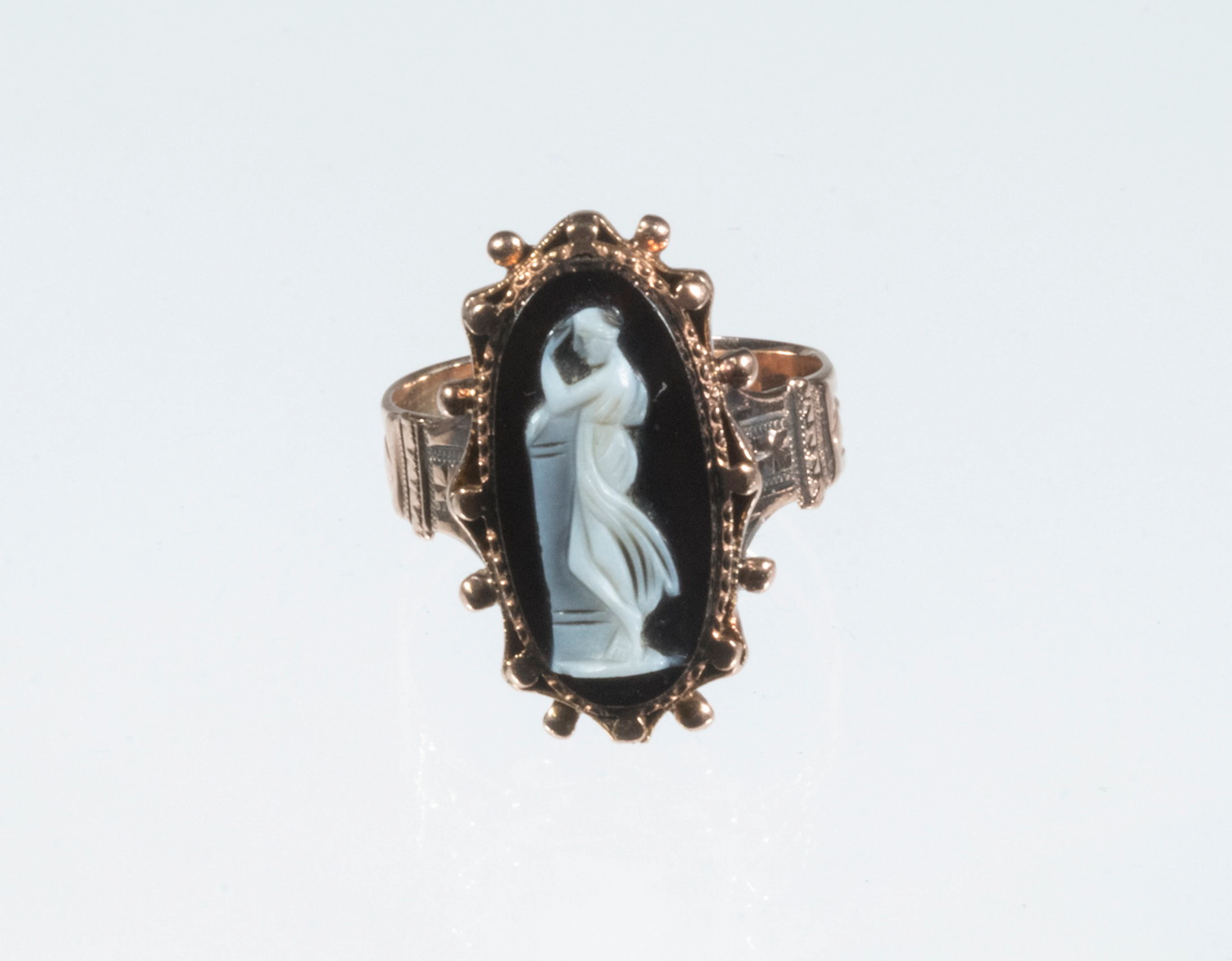 LADIES CAMEO RING