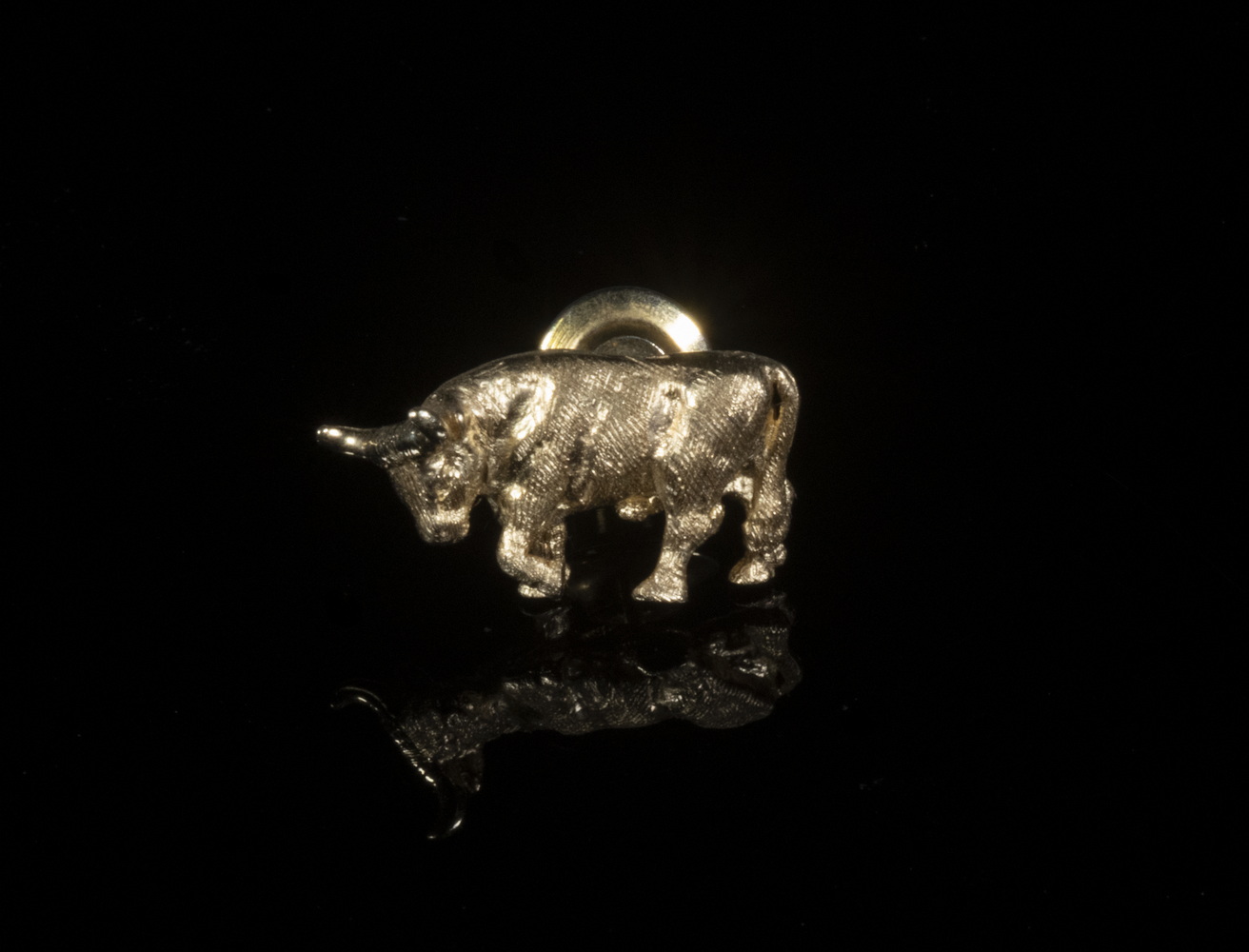 GOLD BULL FORM TIE TACK - LAPEL PIN