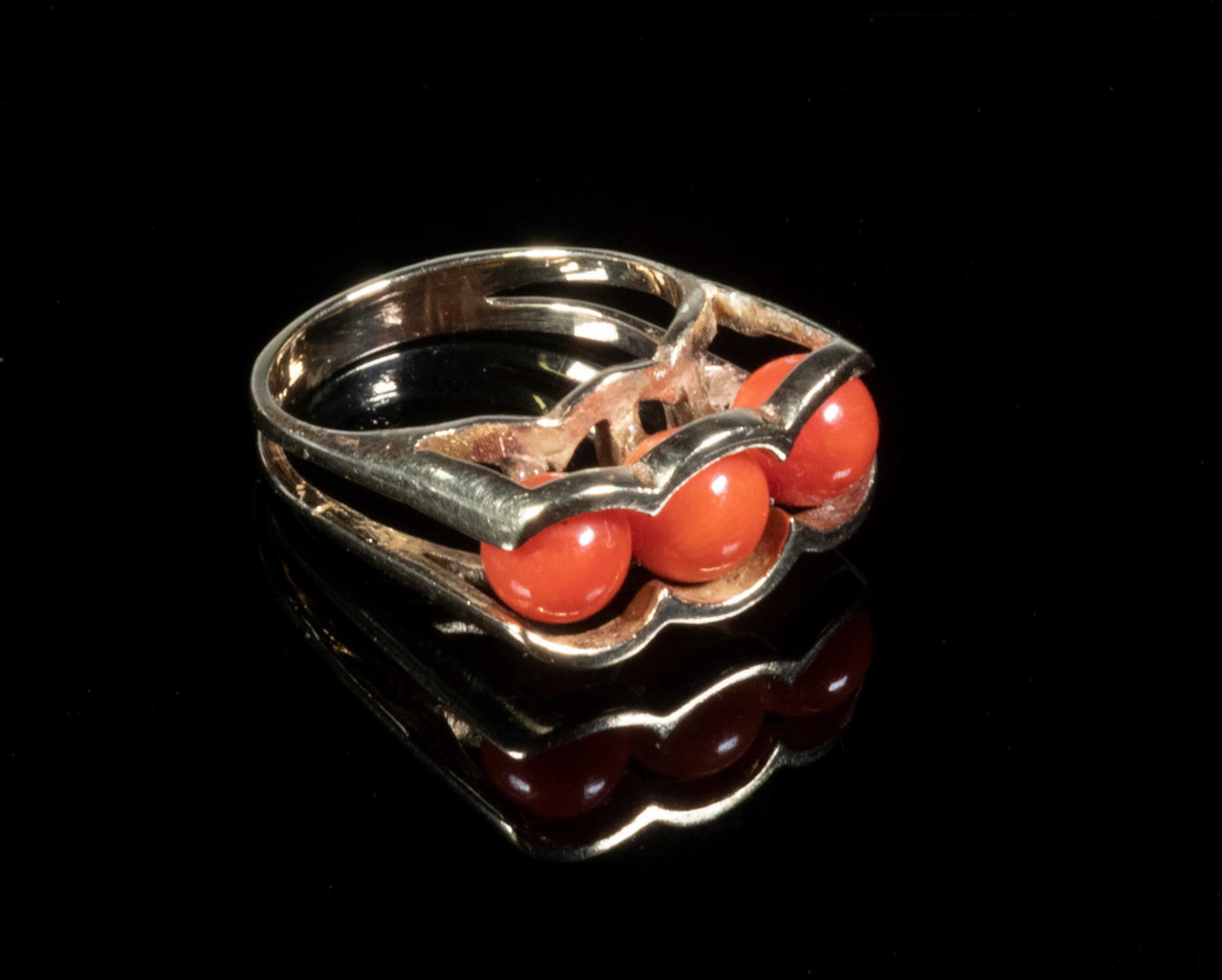 LADIES RED CORAL RING