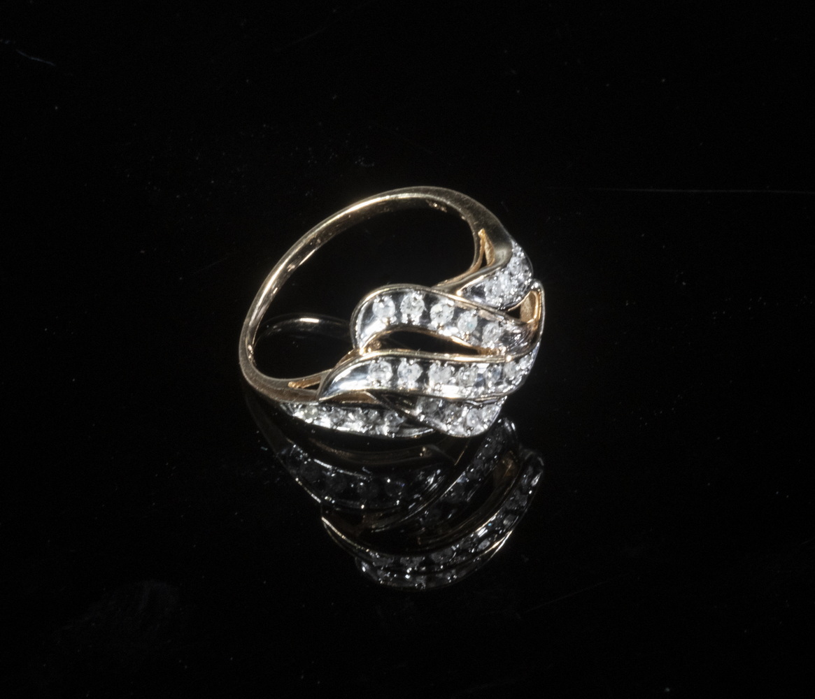 LADIES DIAMOND RING