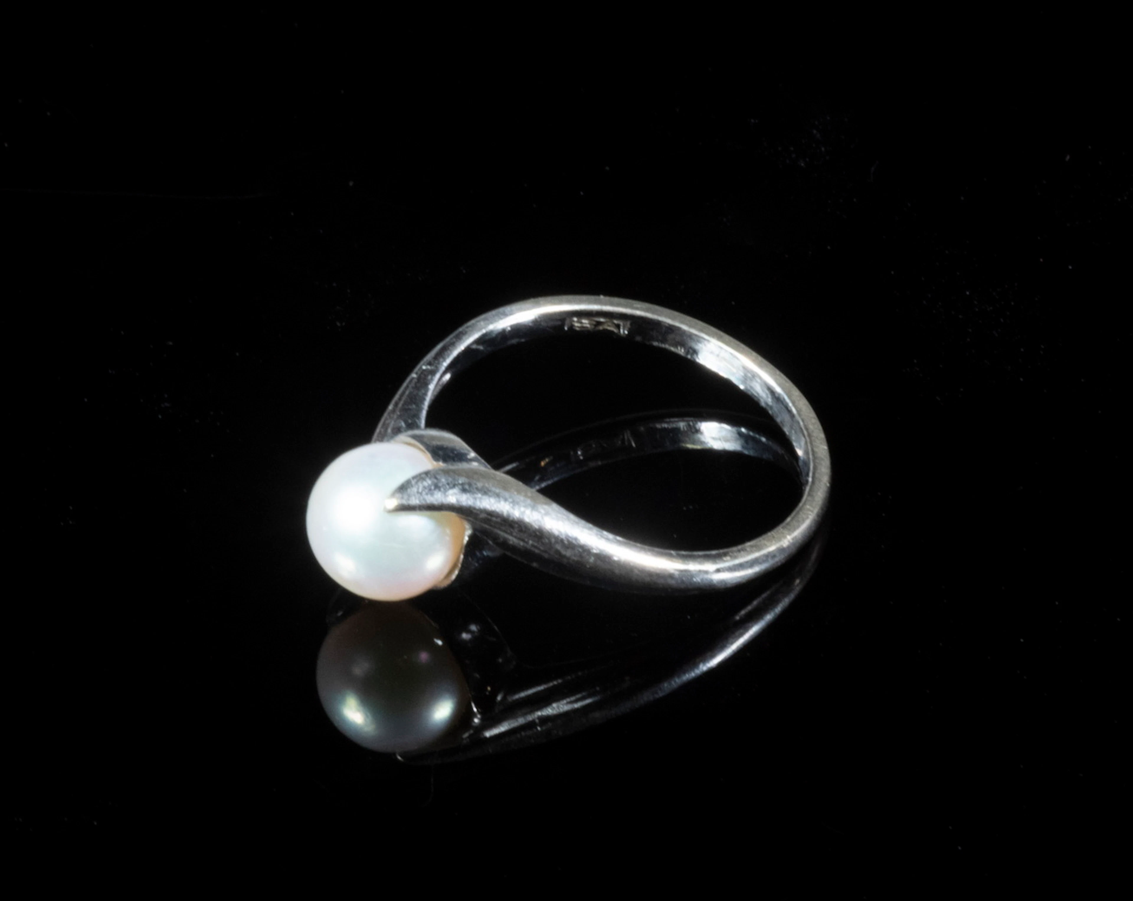 LADIES PEARL RING