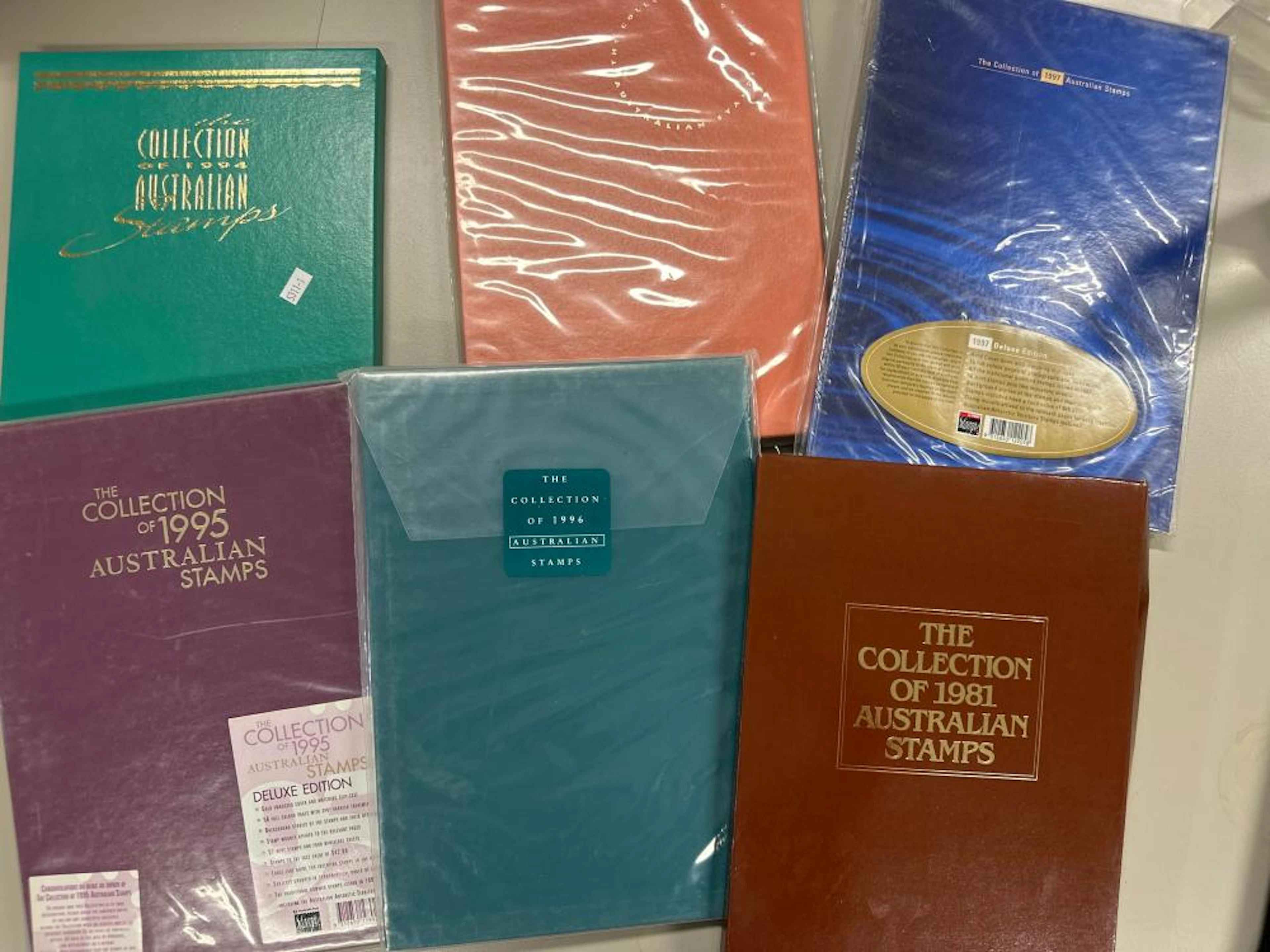 6 x Australian stamp albums incl
