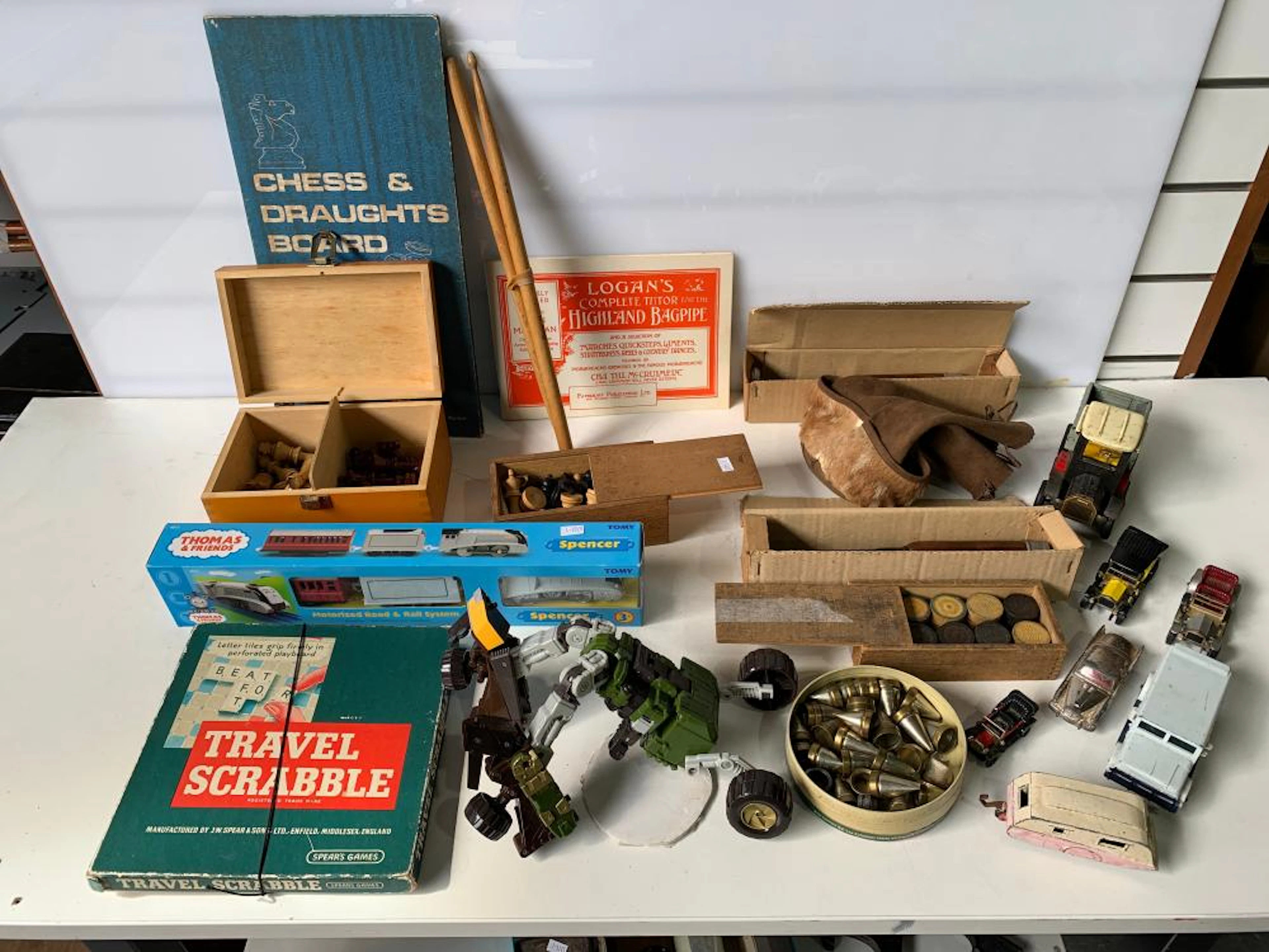 Box of items incl