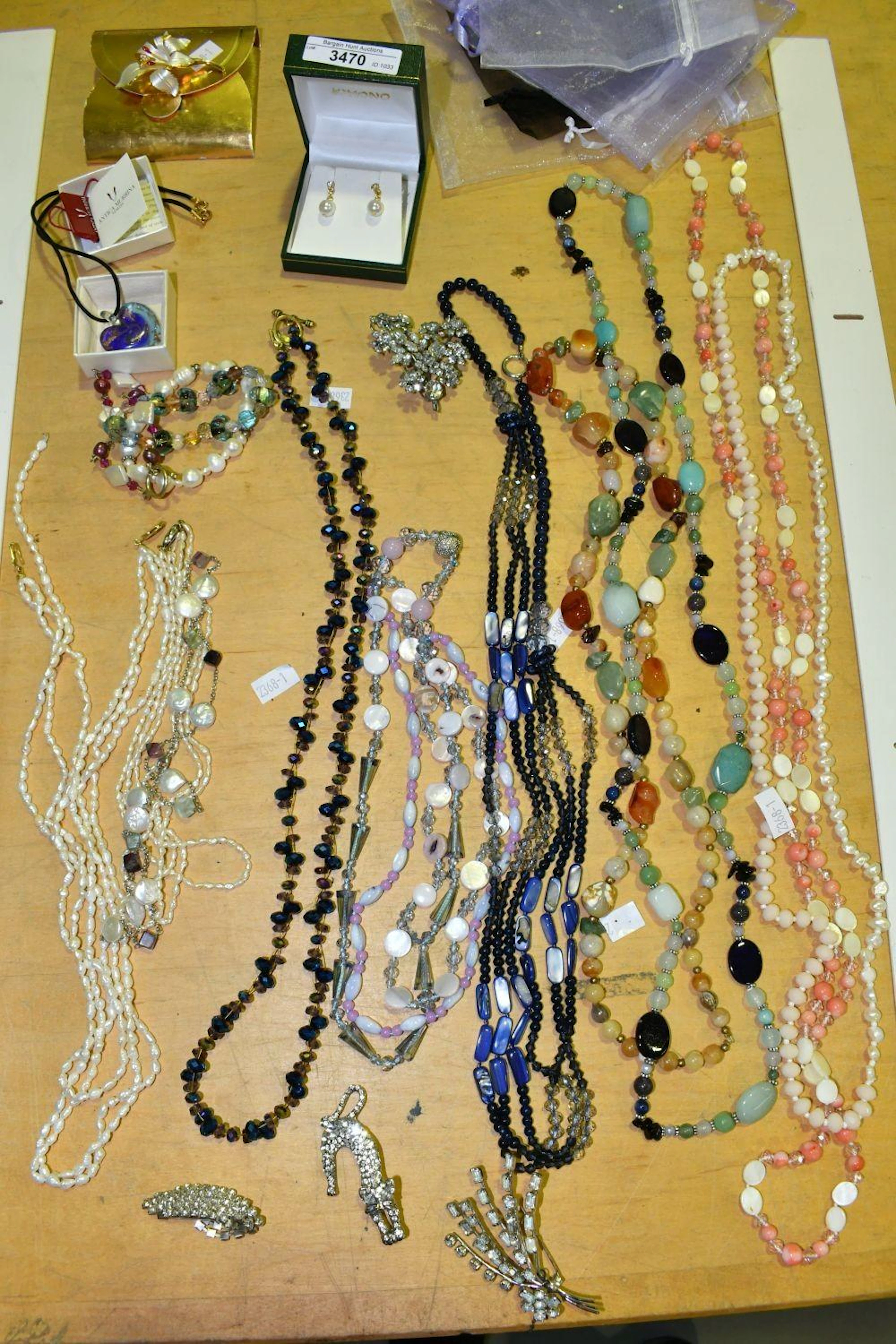 Collection of assorted costume jewellery