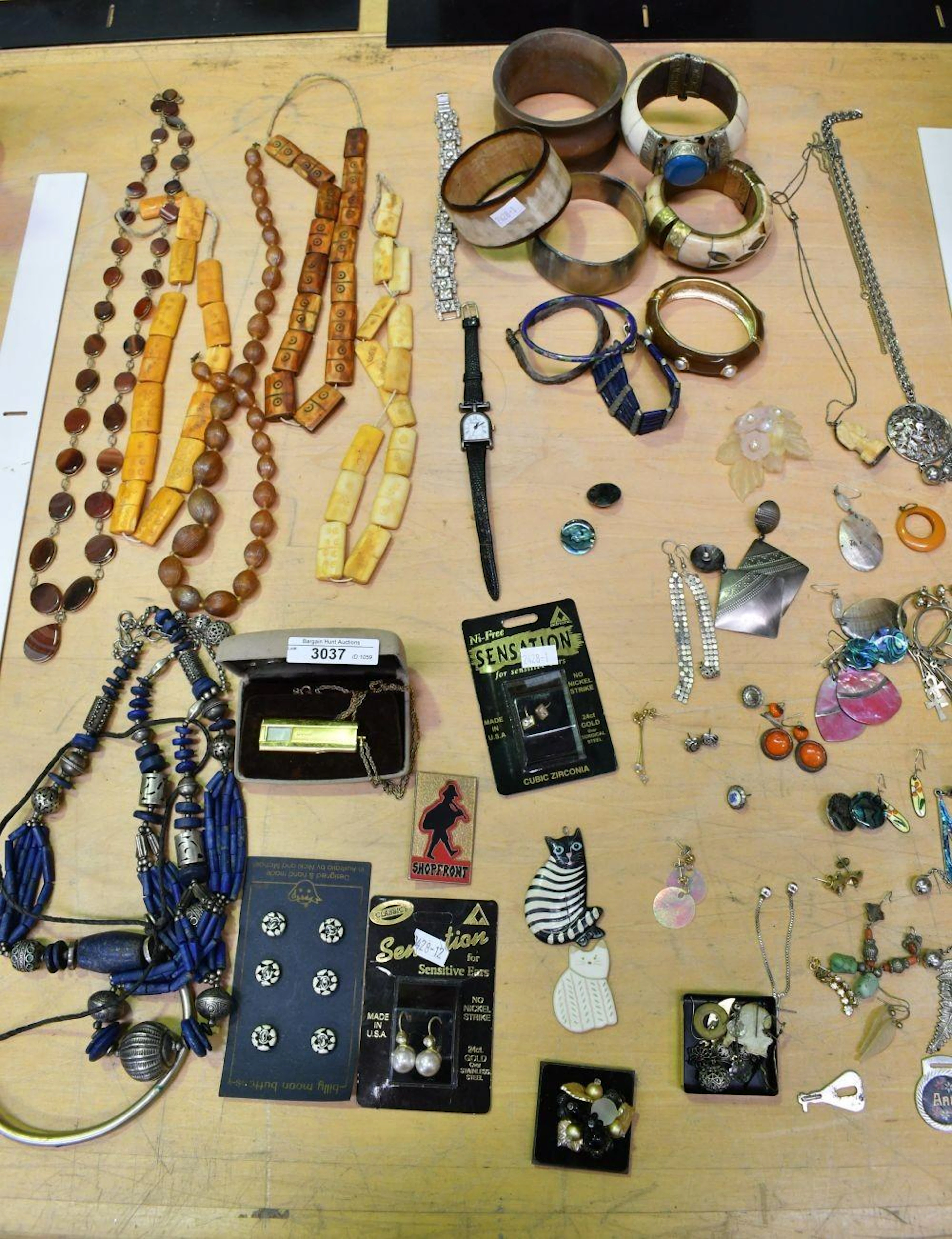 Collection of assorted costume jewellery
