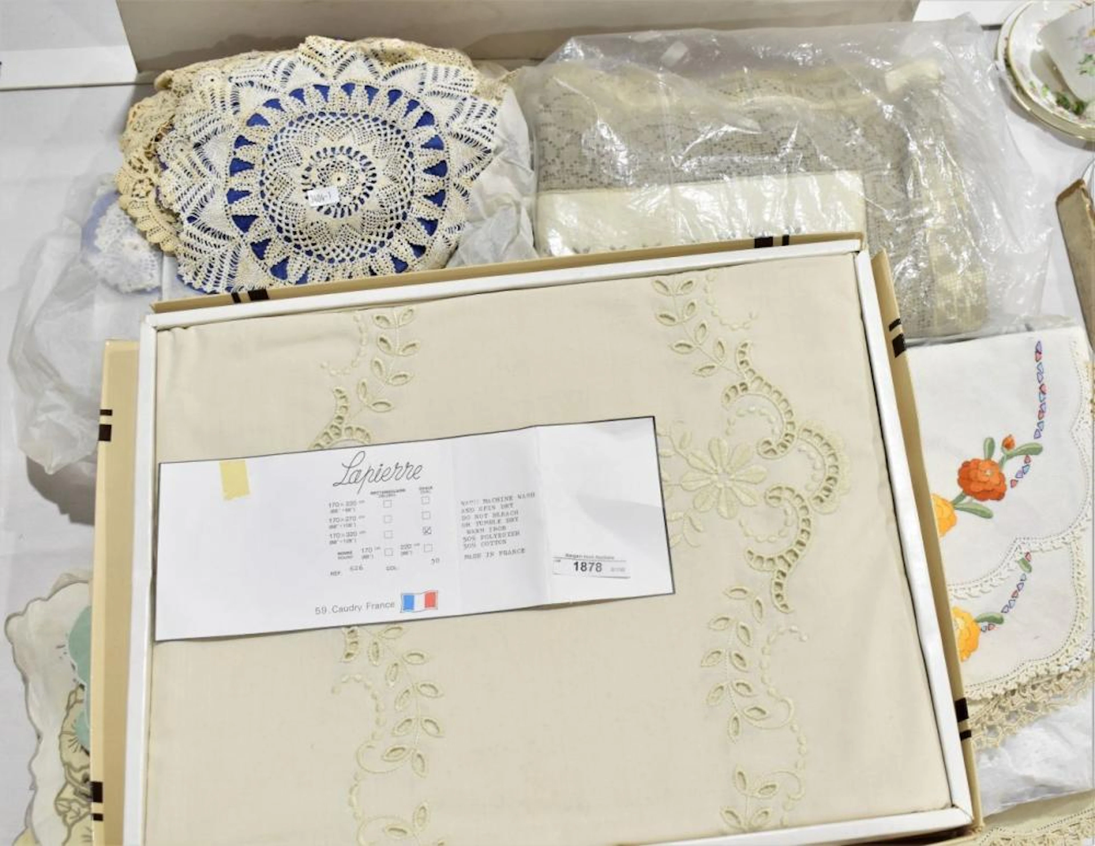 Quantity of Vintage Linen - doilies