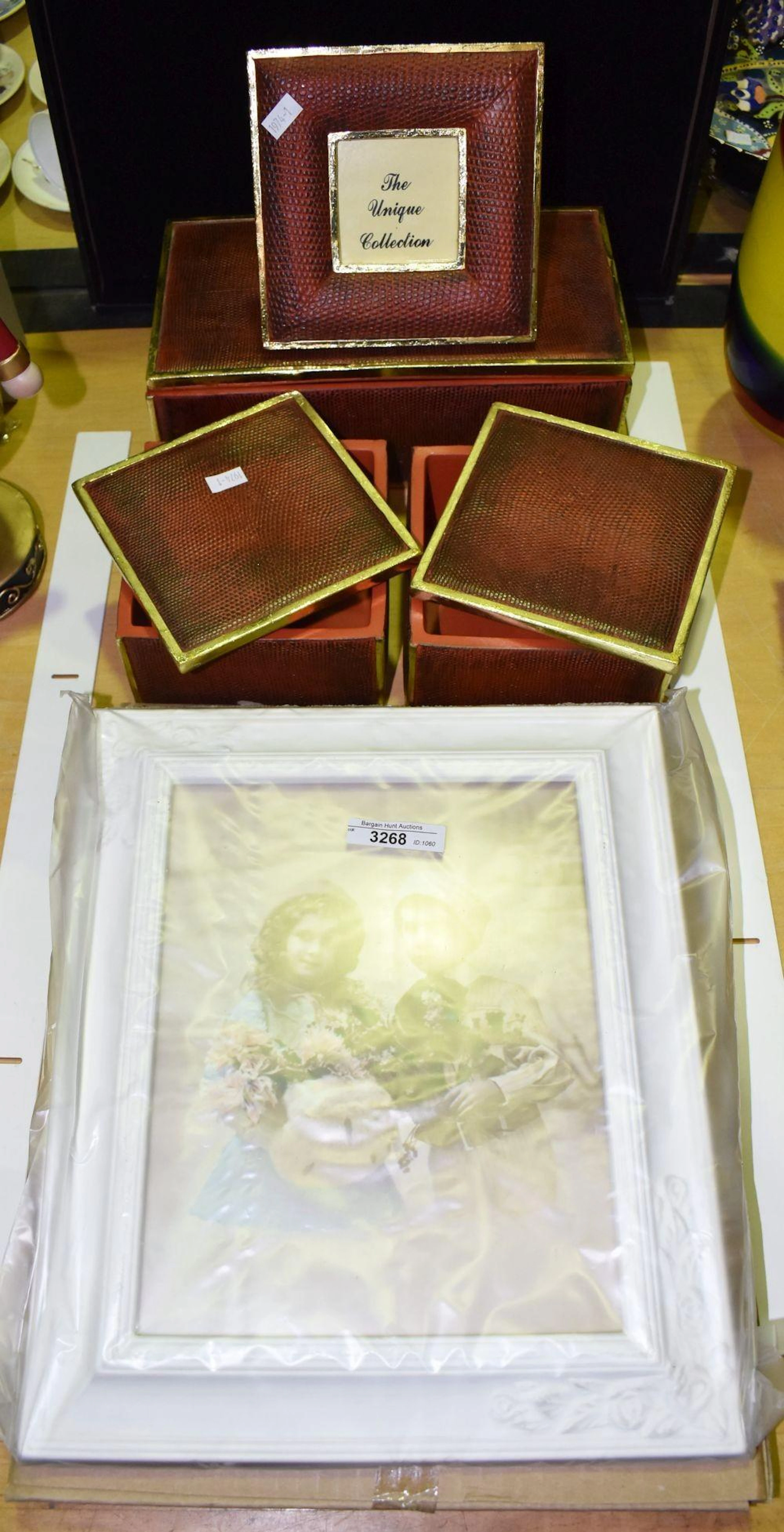 4 pieces of similar designed decorative items from the Unique Collection