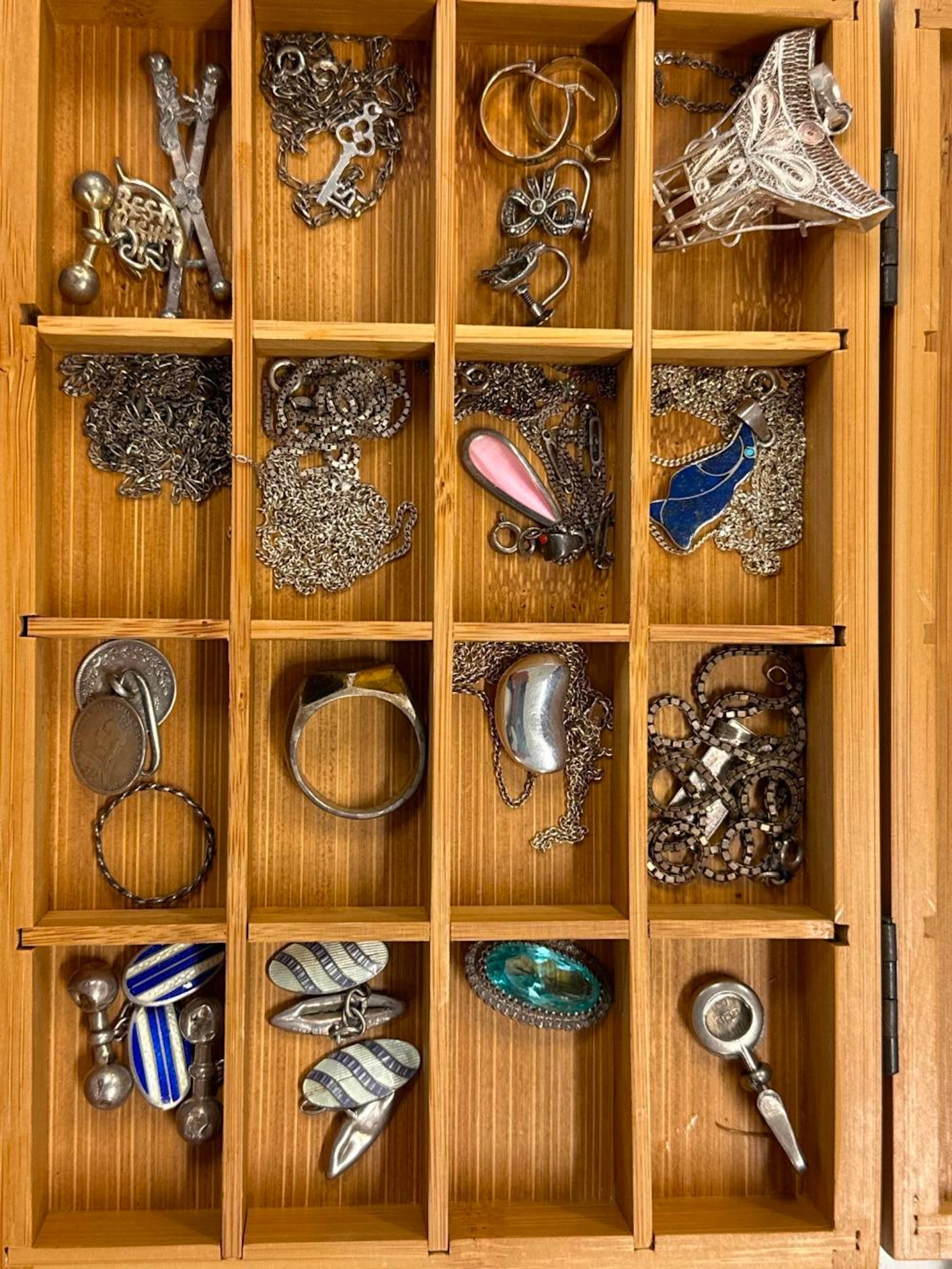 Collection of assorted sterling silver jewellery.