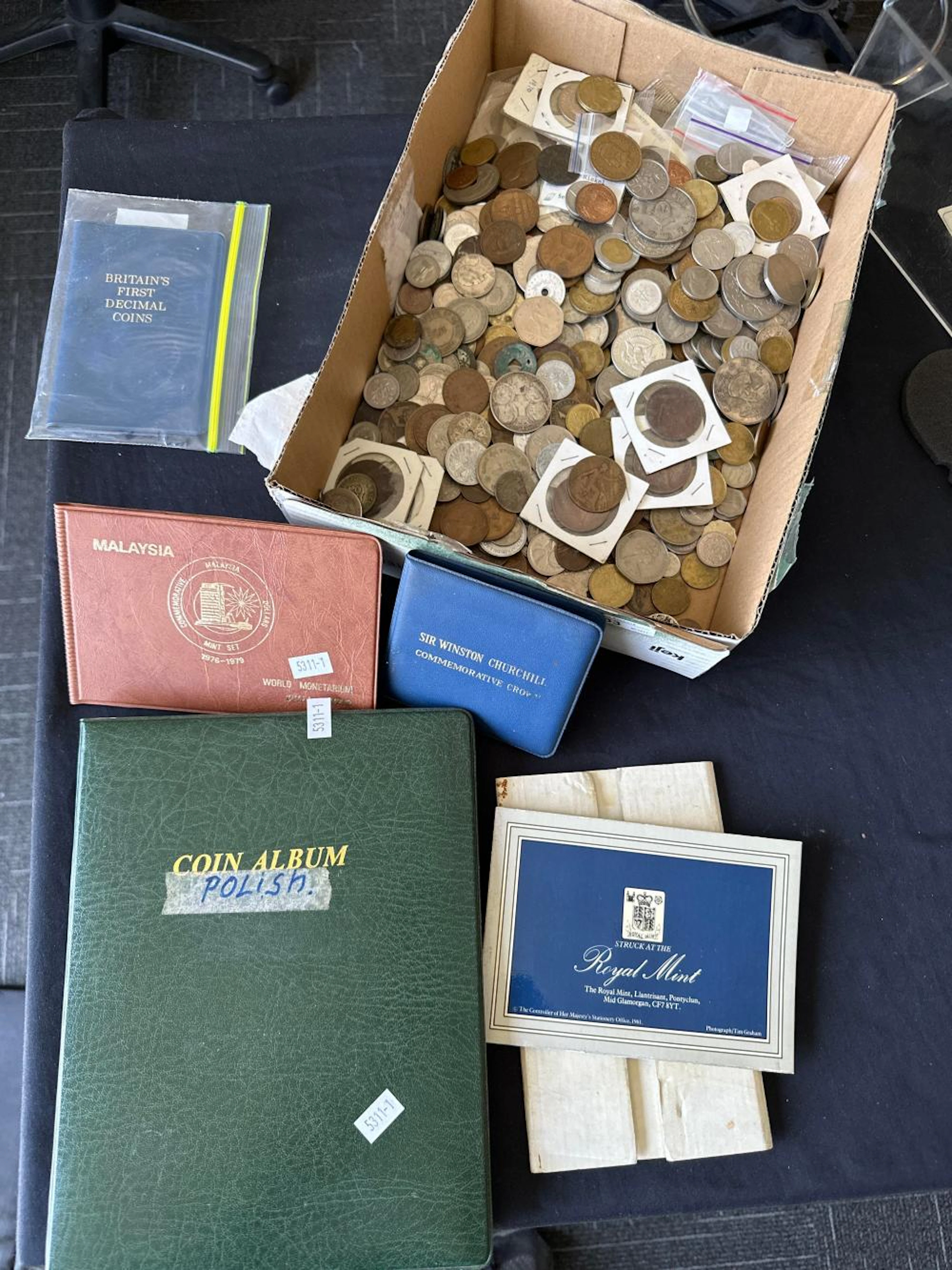 Collection of assorted world coins incl