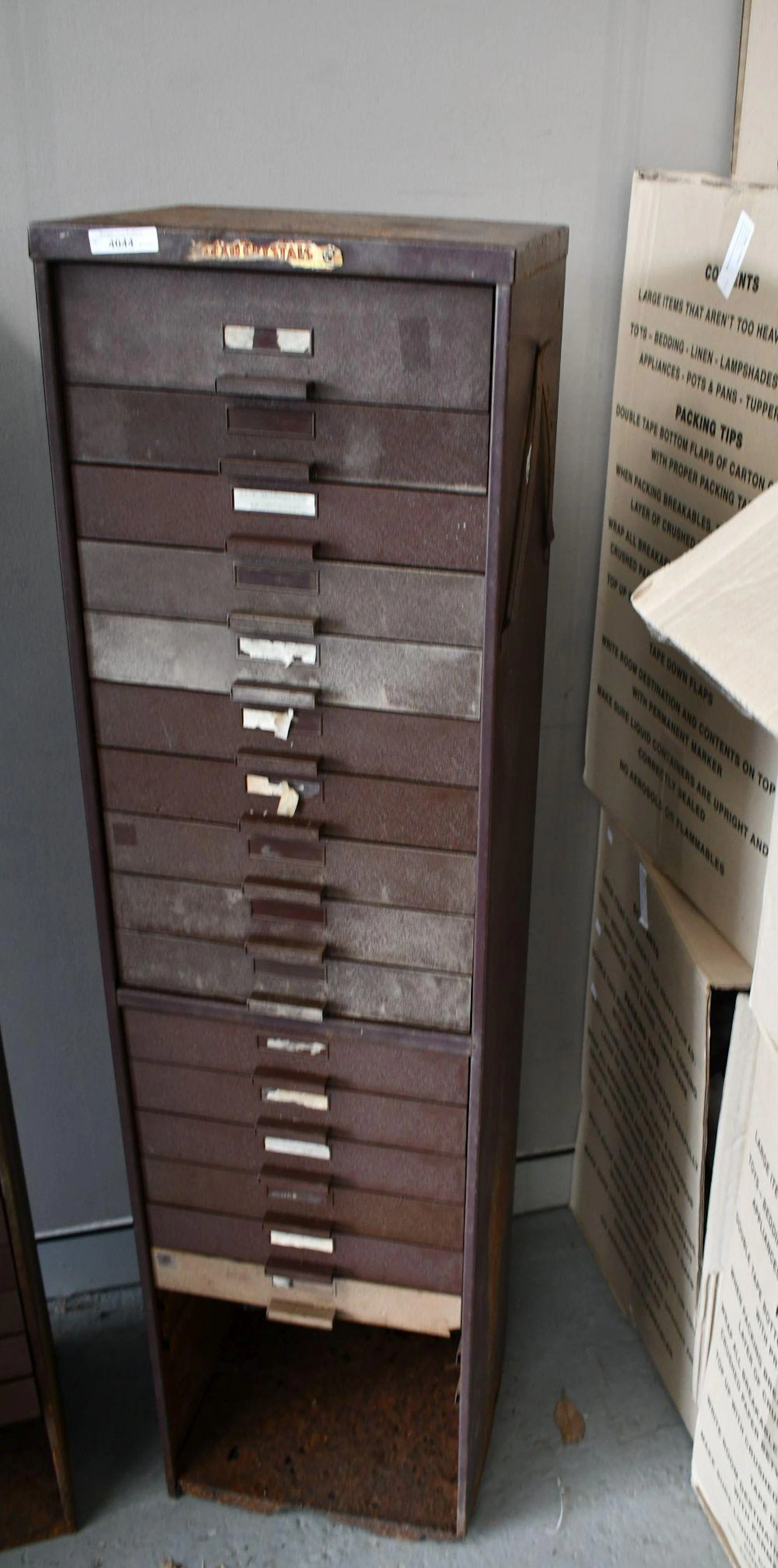Vintage G-S Flexo crystals manufactured watchmaker's 17 drawer cabinet