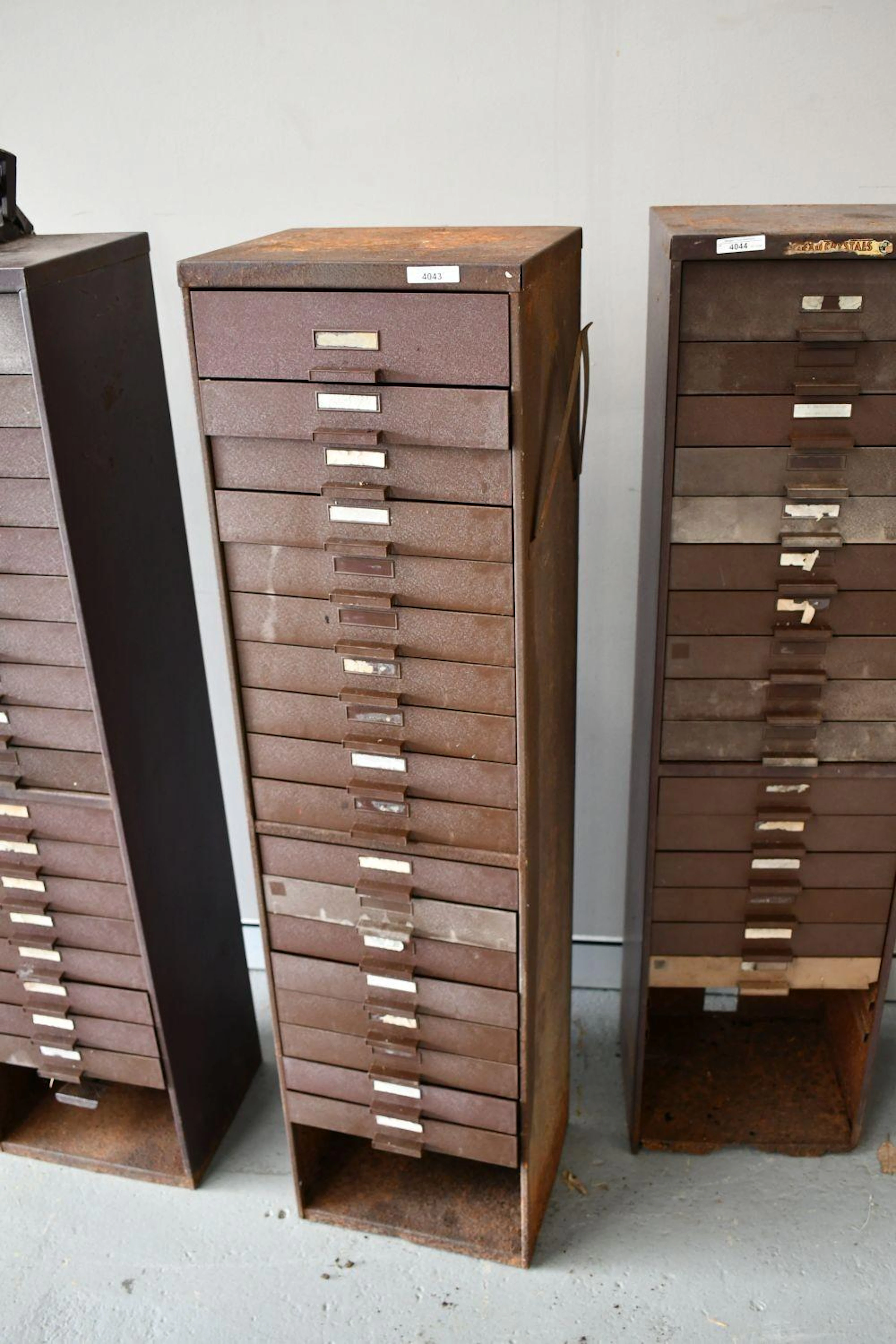 Vintage G-S Flexo crystals manufactured watchmaker's 17 drawer cabinet