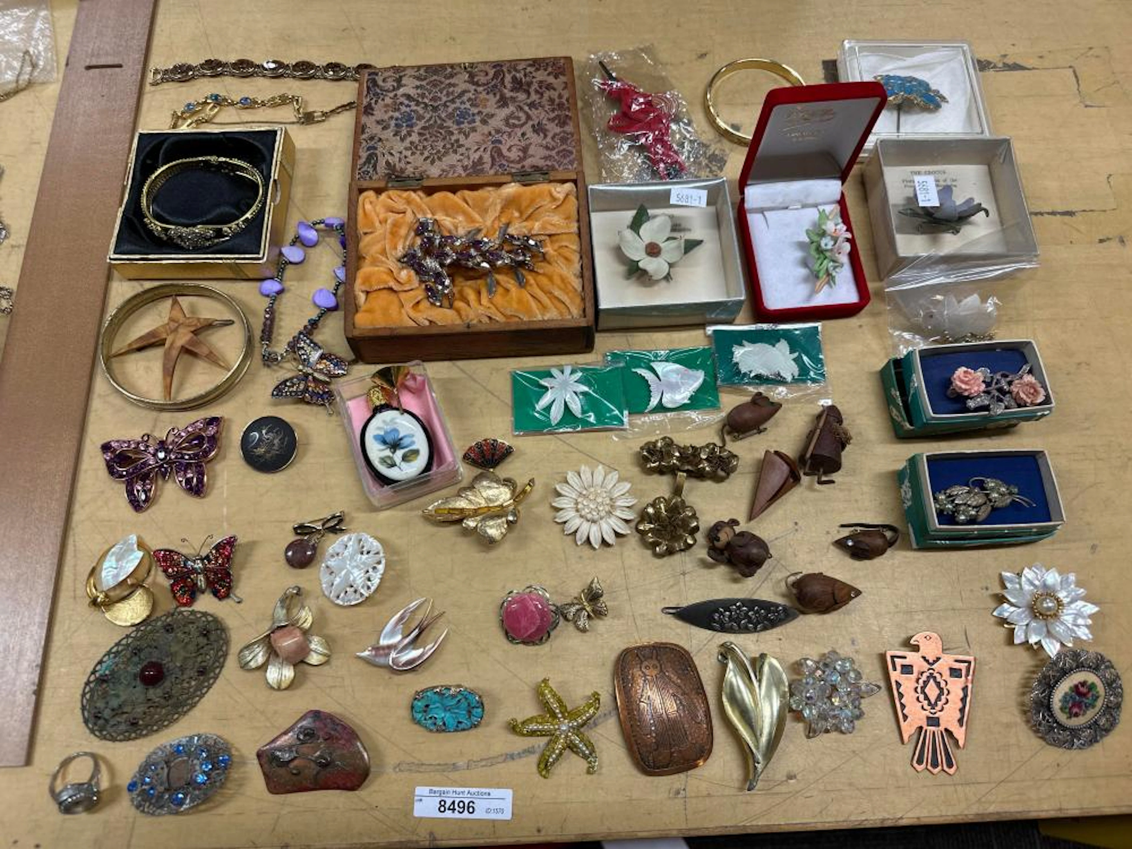 Costume jewellery; bracelets