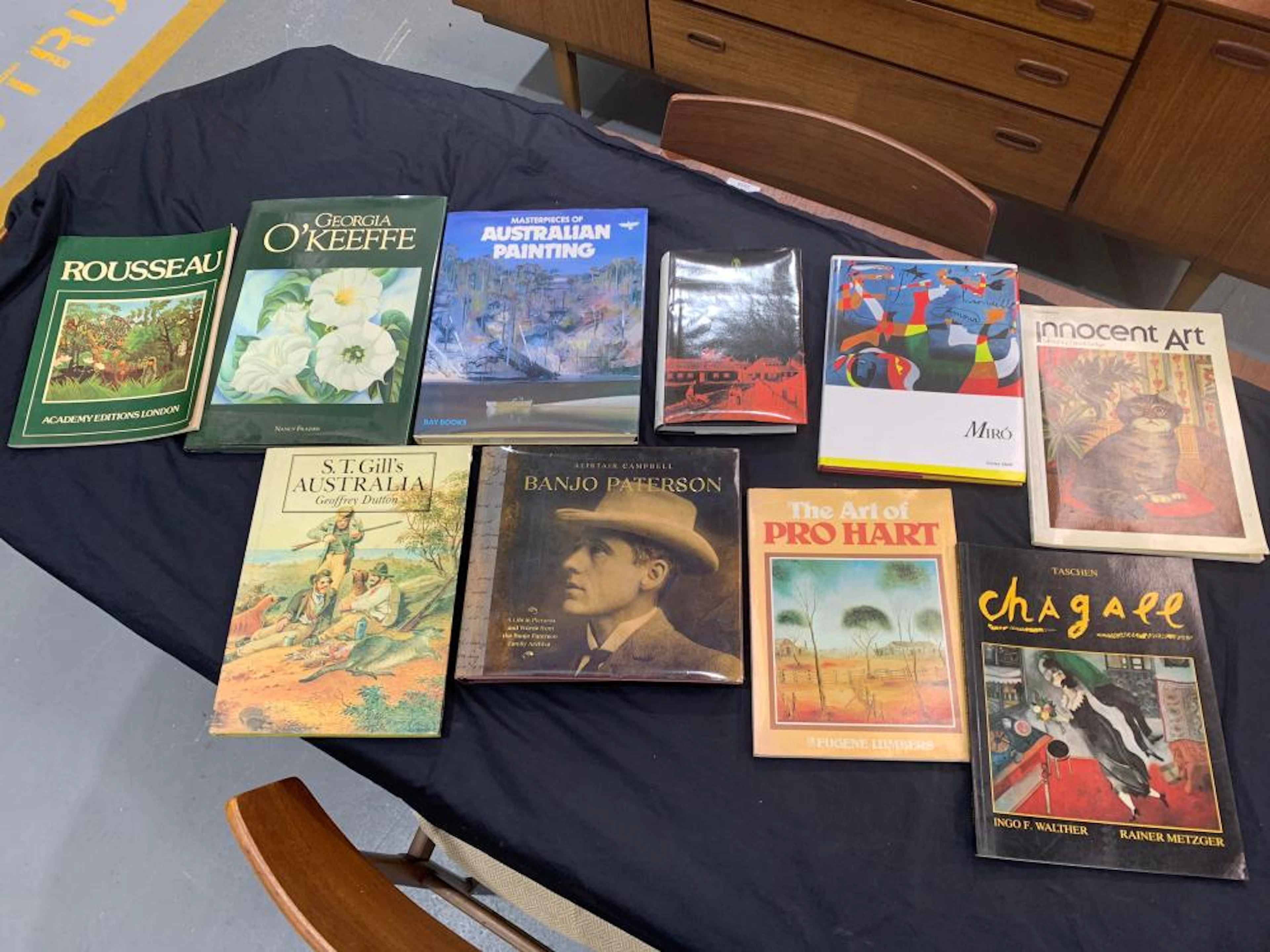 Box of 10 x art books