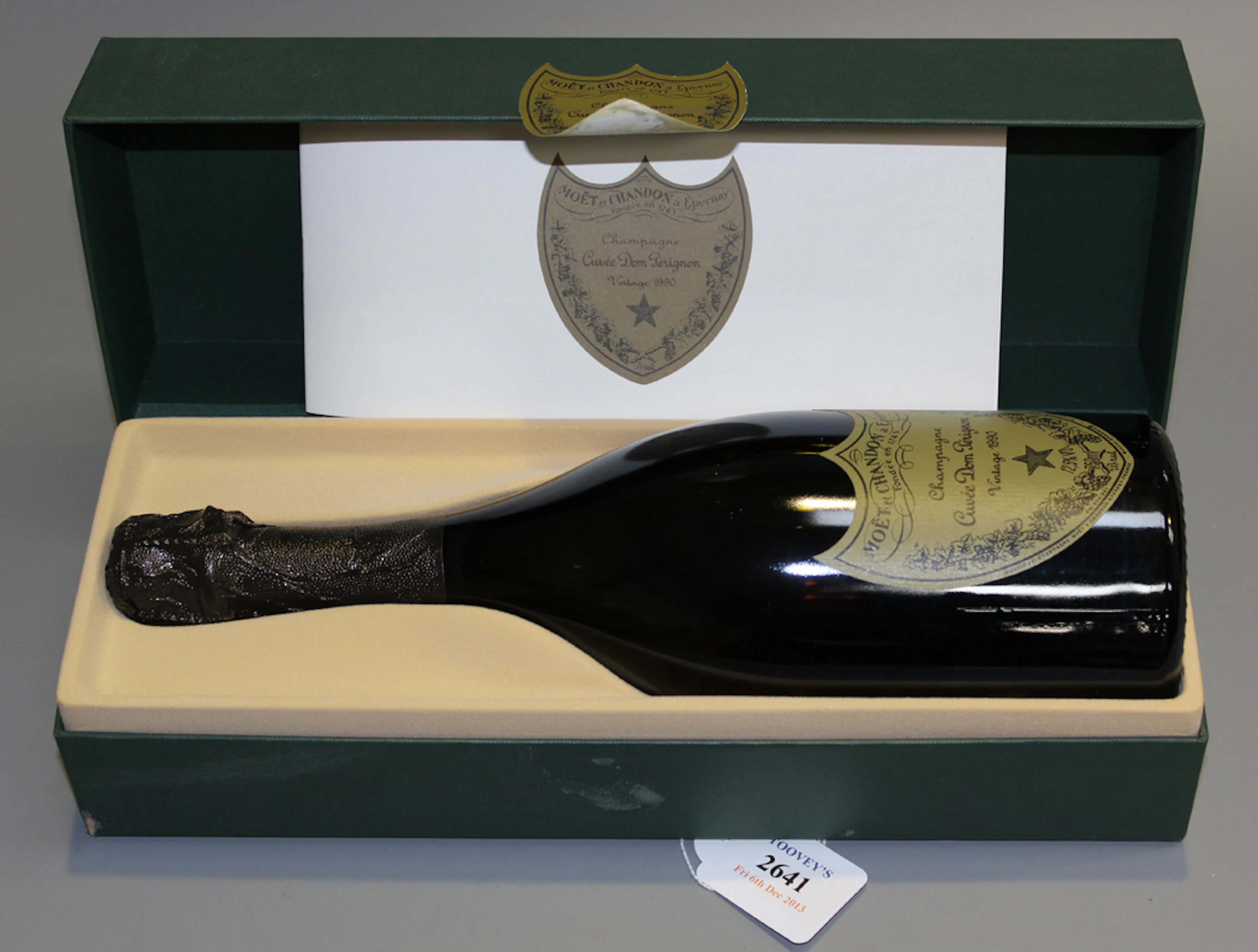 A 75CL BOTTLE OF MOET ET CHANDON CUVÉE DOM PERIGNON
