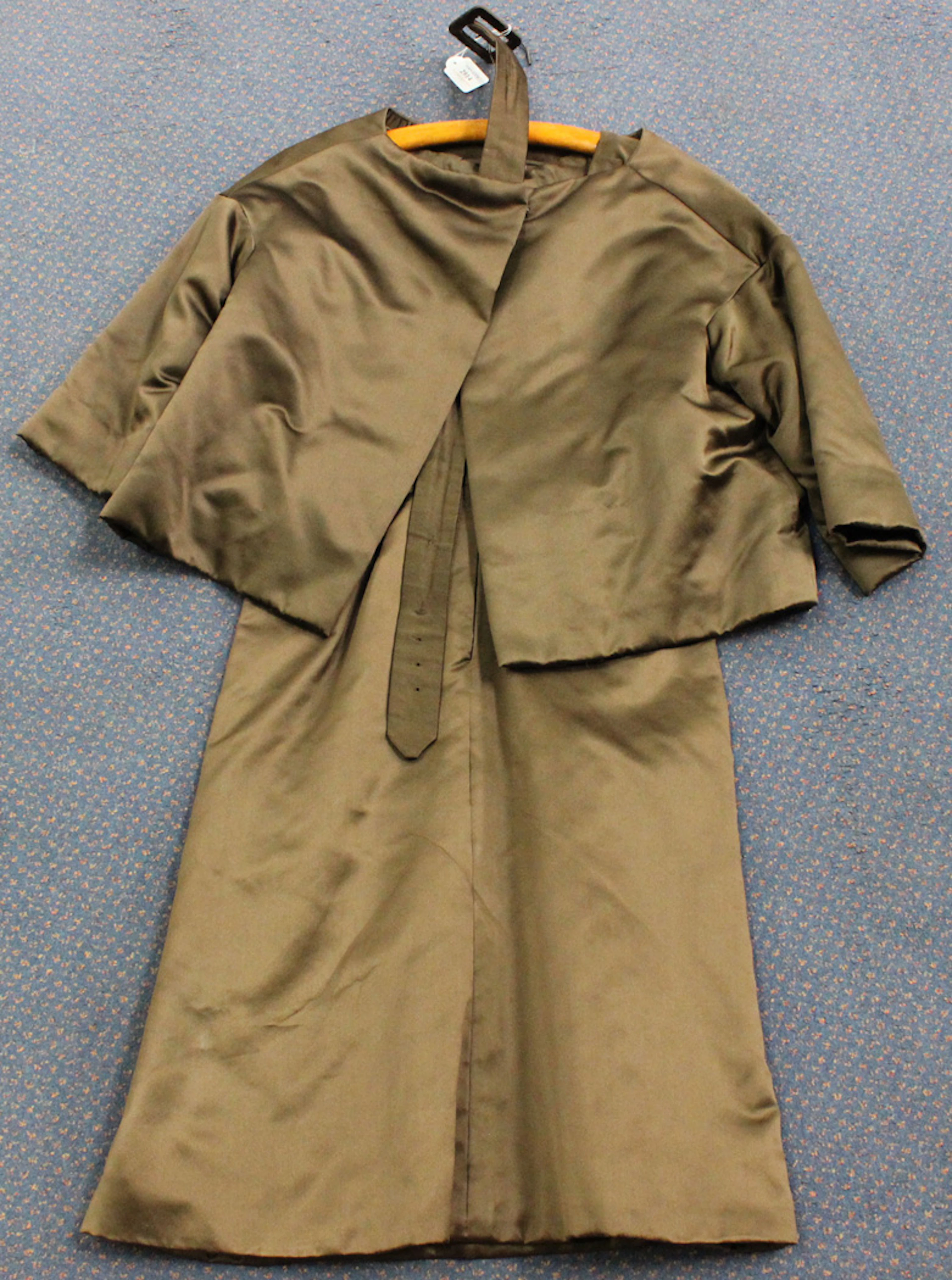 A MID-20TH CENTURY DARK OLIVE SILK DRESS