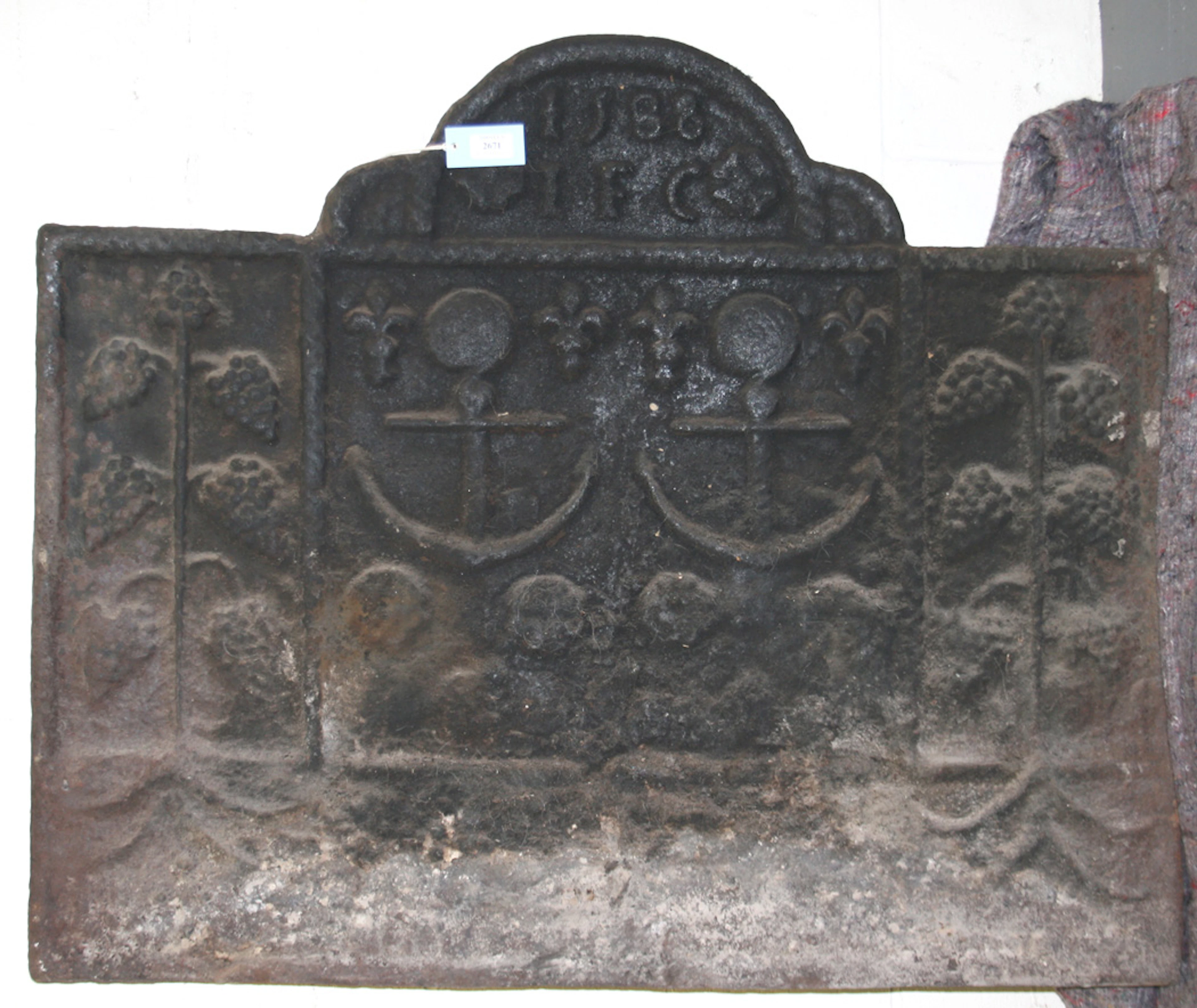 AN ELIZABETHAN CAST IRON FIREBACK