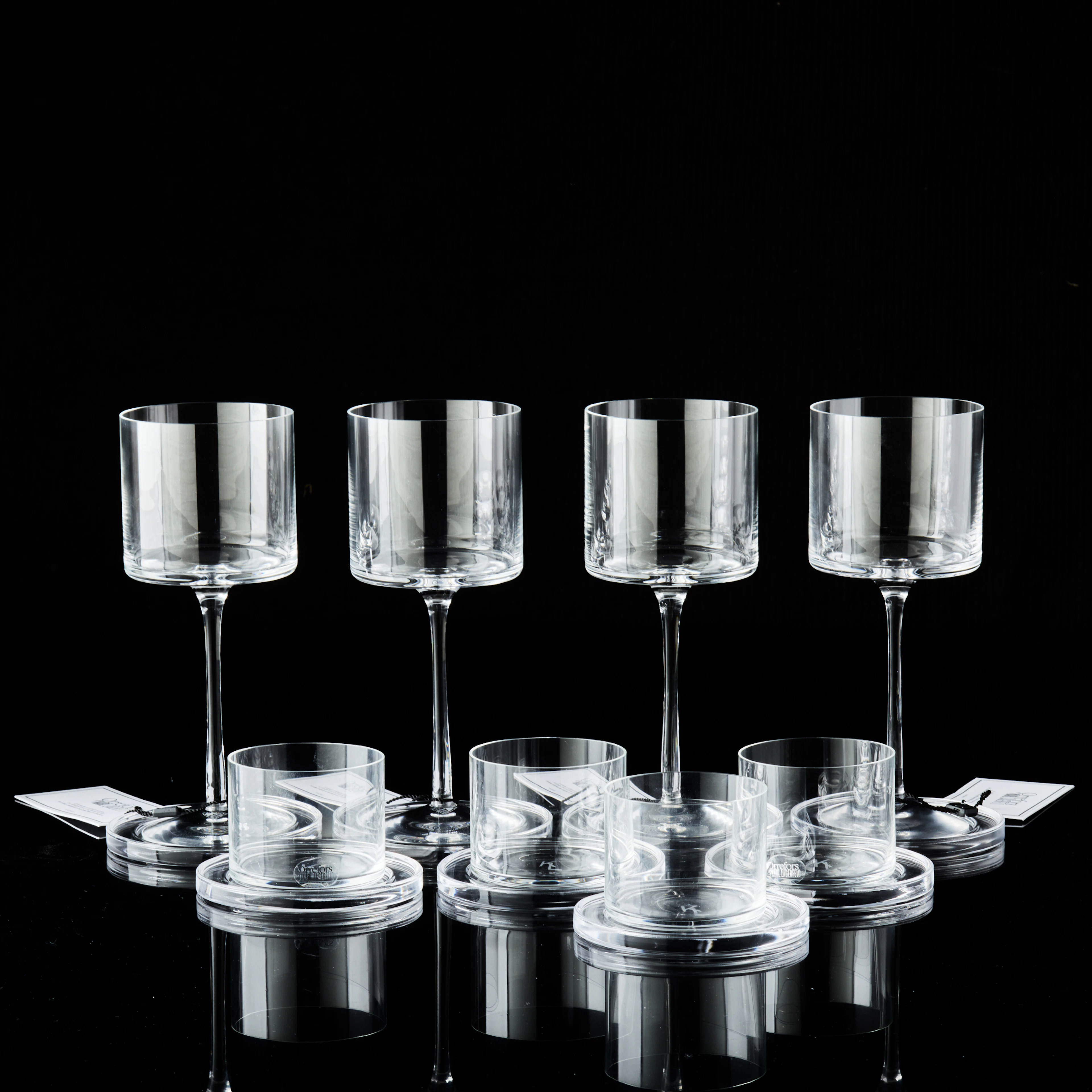Rödvin- och tumblerglas med tillhörande coasters, åtta delar