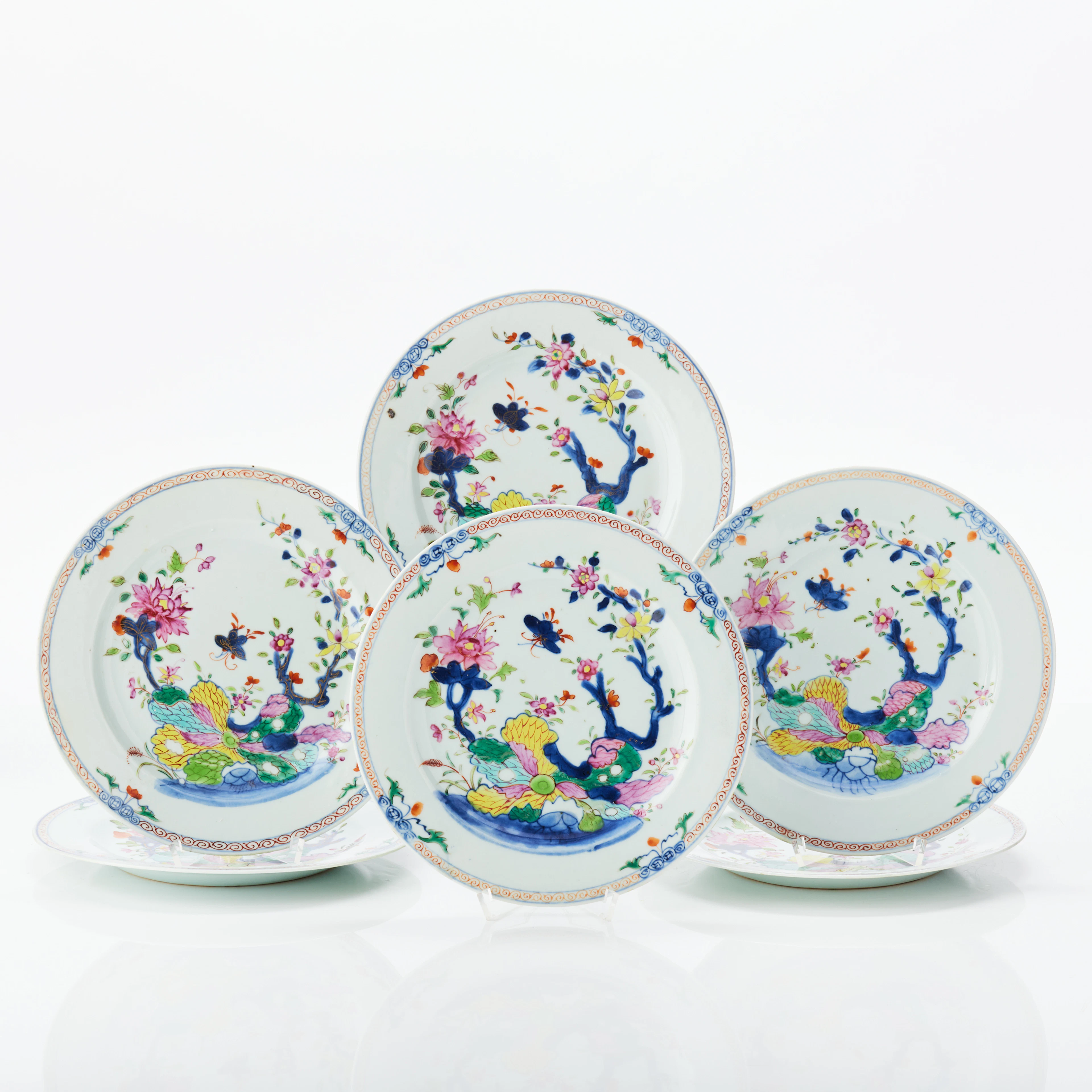 A Set of Six Famille Rose Porcelain 'Pseudo Tobacco Leaf' Plates