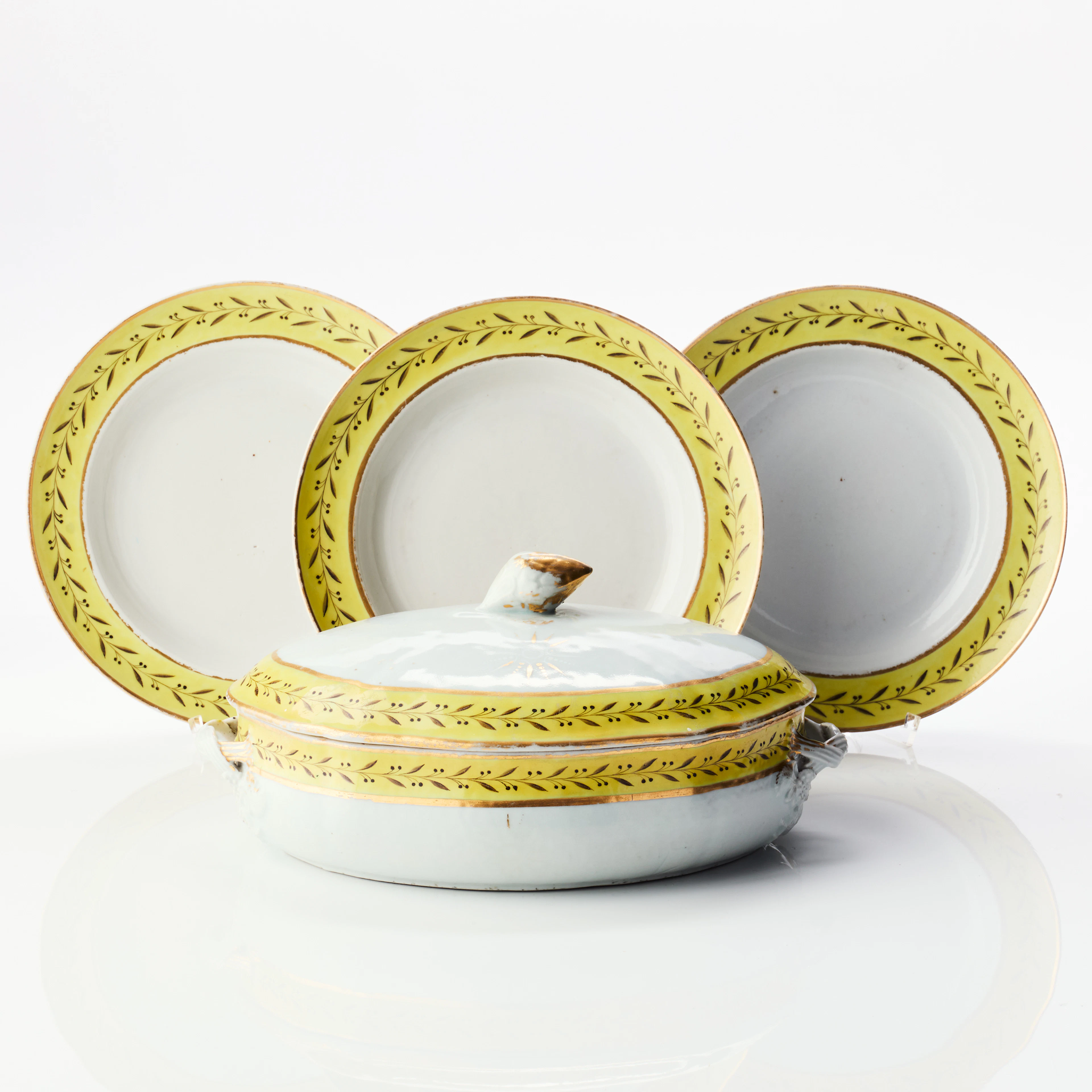 Three Chinese Export Porcelain Plates and a Tureen