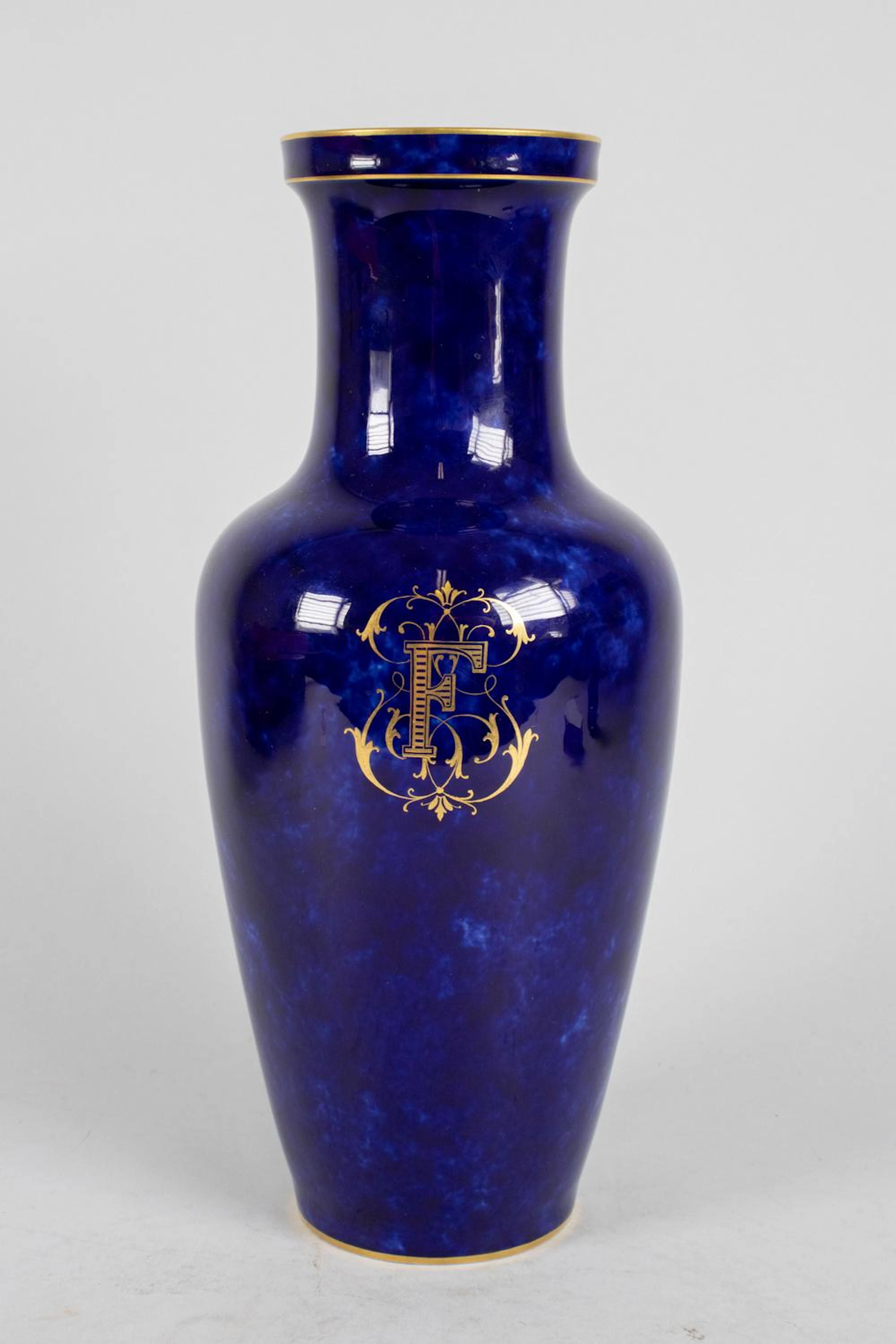 Jugendstil Vase mit Initiale F / An Art Nouveau vase with letter 'F'