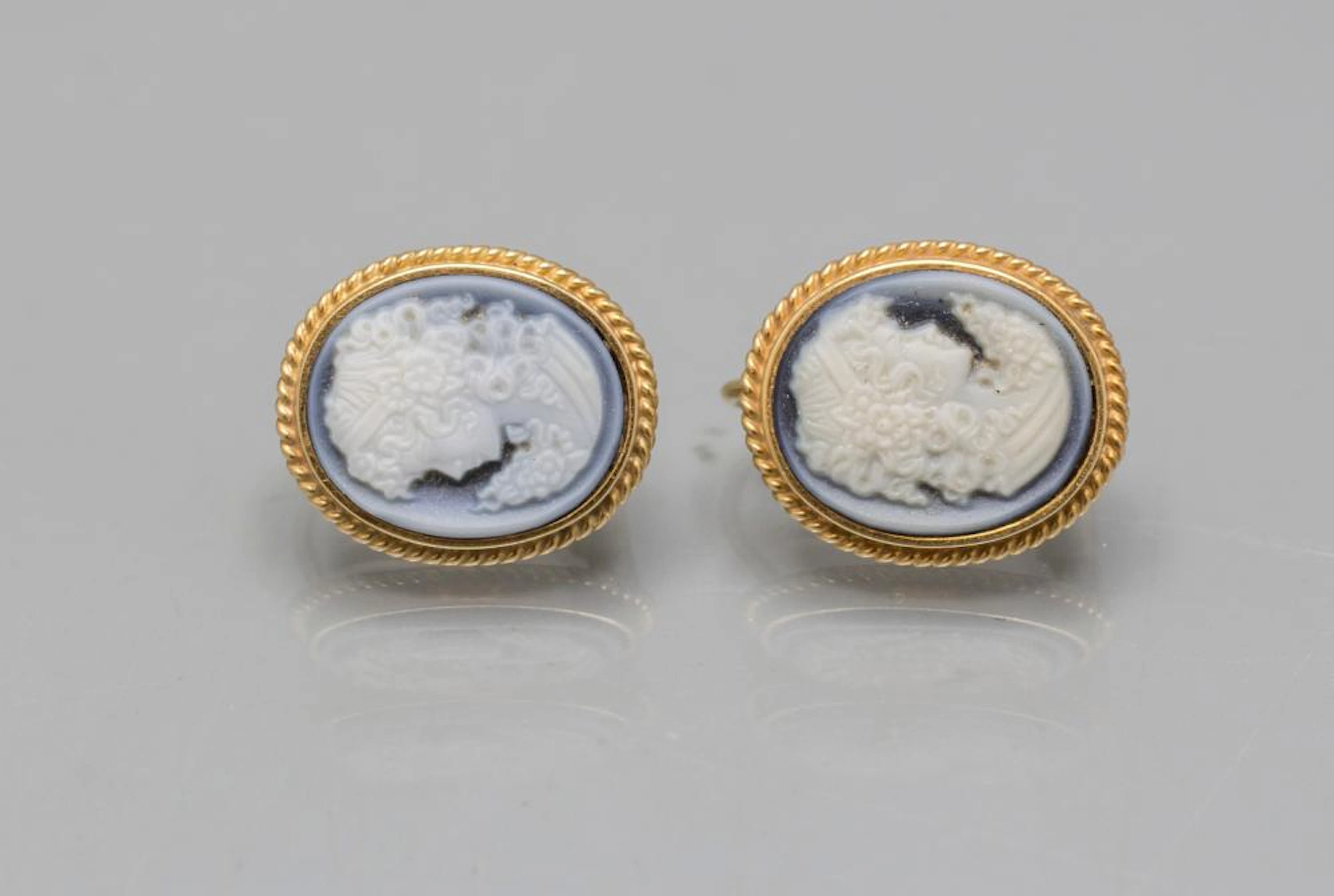 Paar Ohrringe mit Kamee / A pair of 14 ct gold earrings with cameo