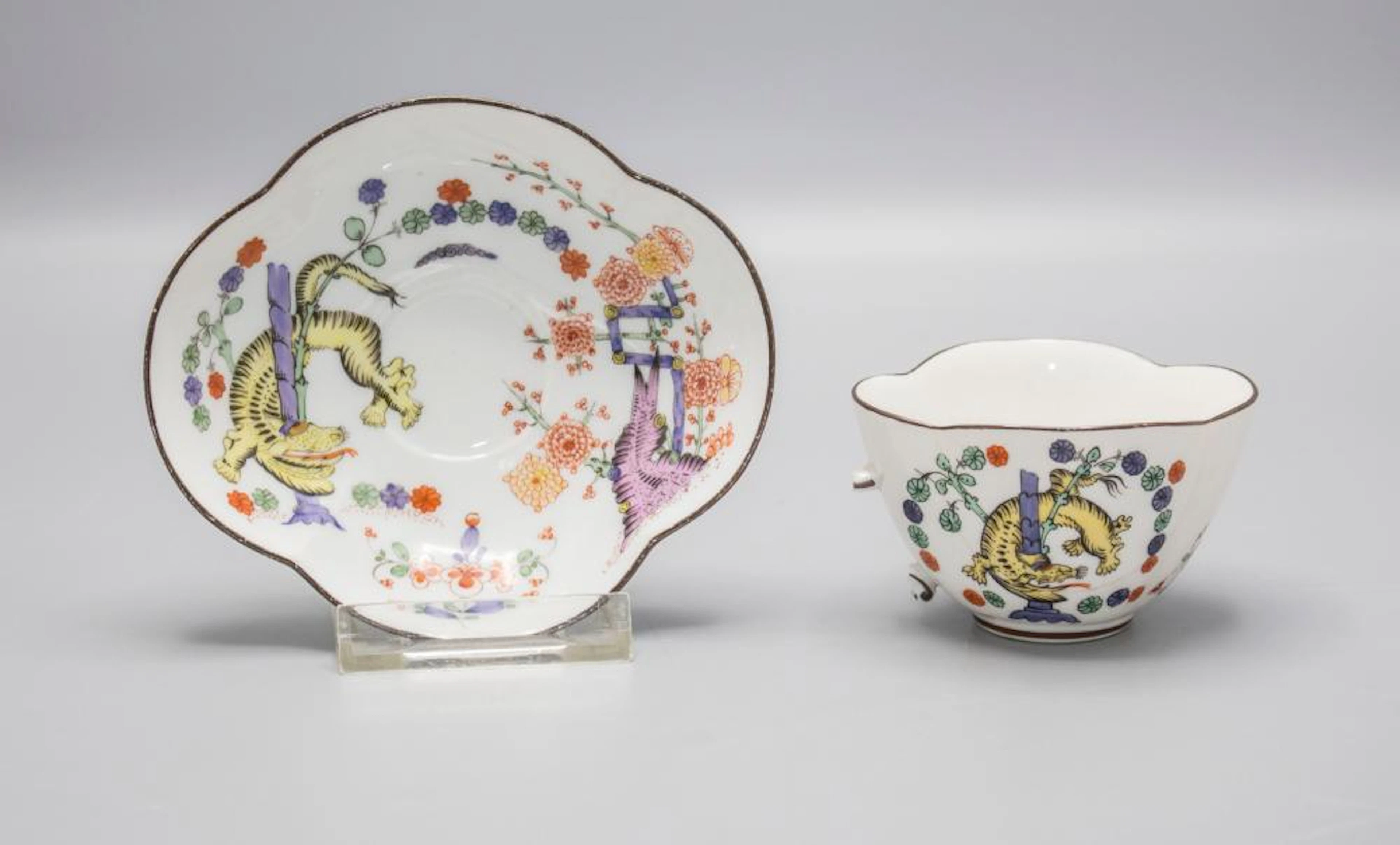 Tasse und Untertasse 'Gelber Löwe' / A cup and saucer 'Yellow Lion'