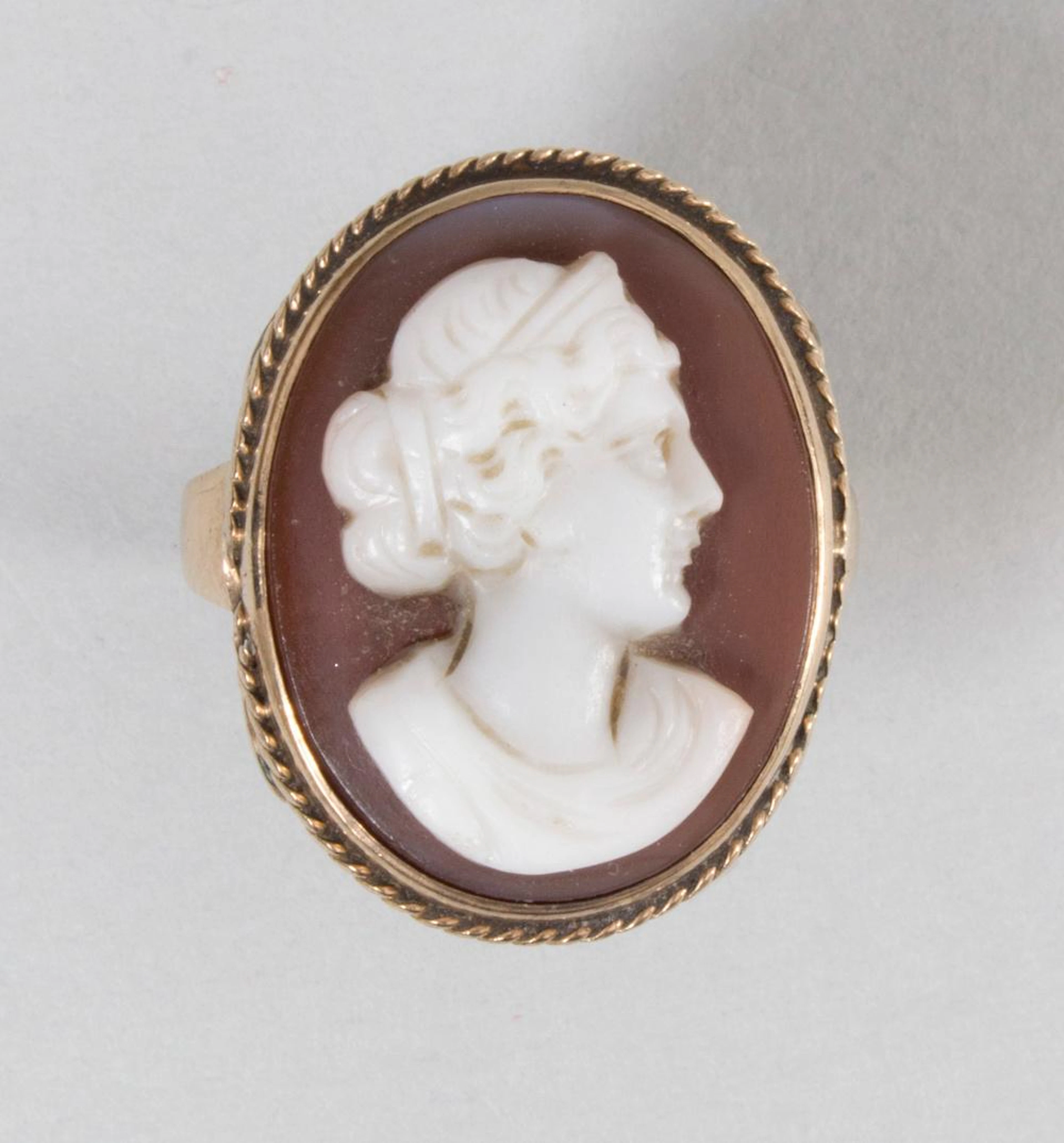 Damenring mit Kamee / A gold ring with a cameo
