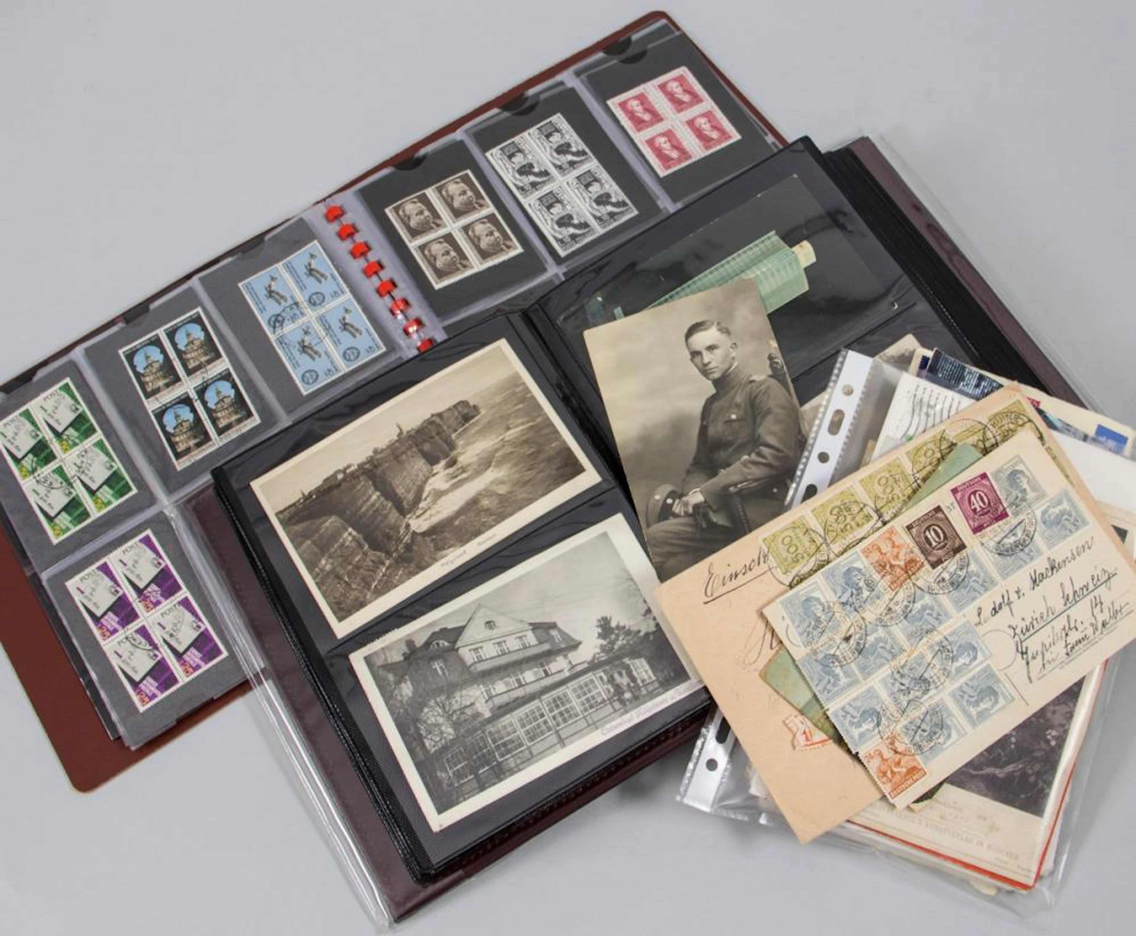 Sammlung Briefmarken, Postkarten und Belege