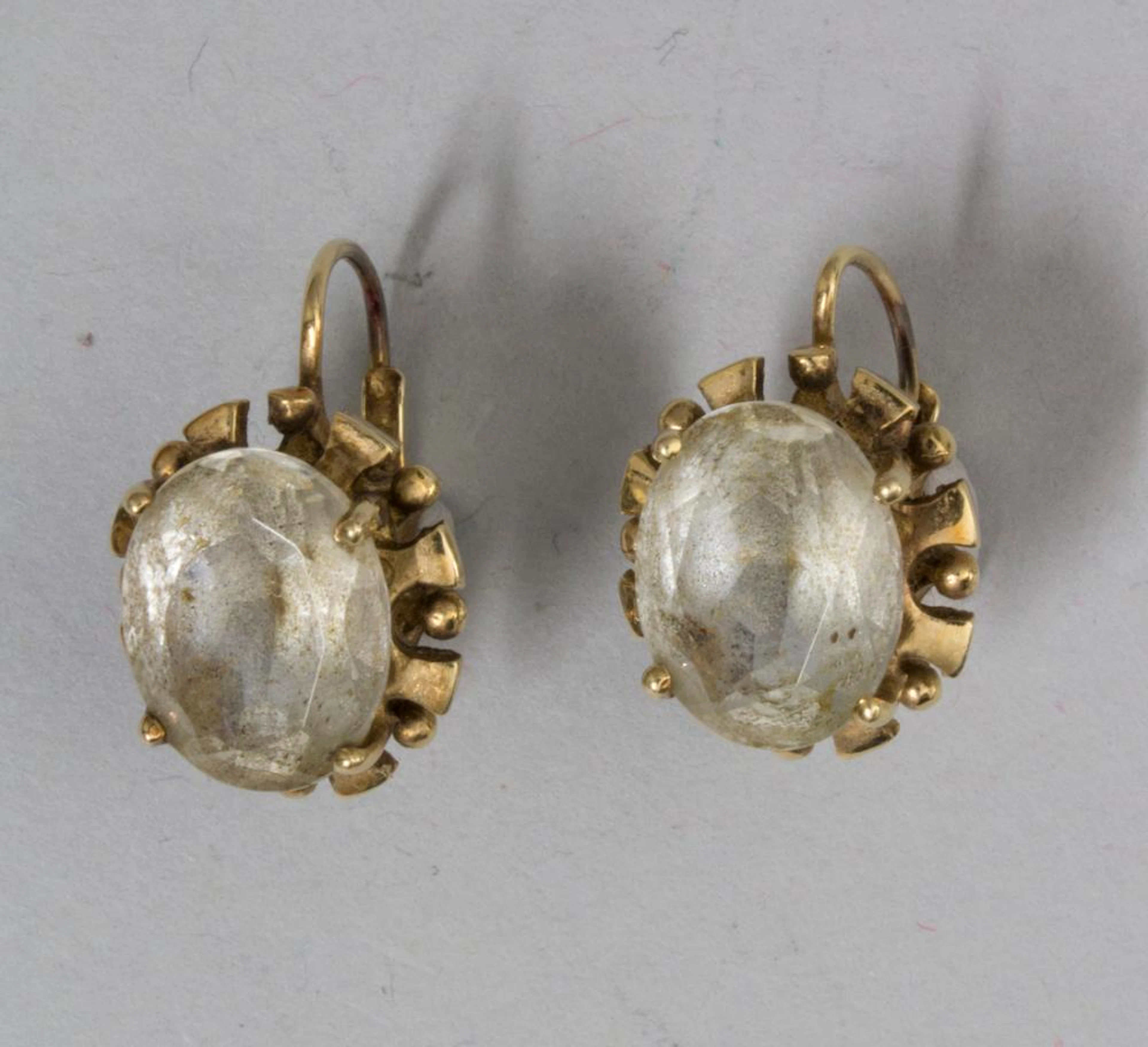 Paar Ohrringe / A pair of gold earrings with aquamarines