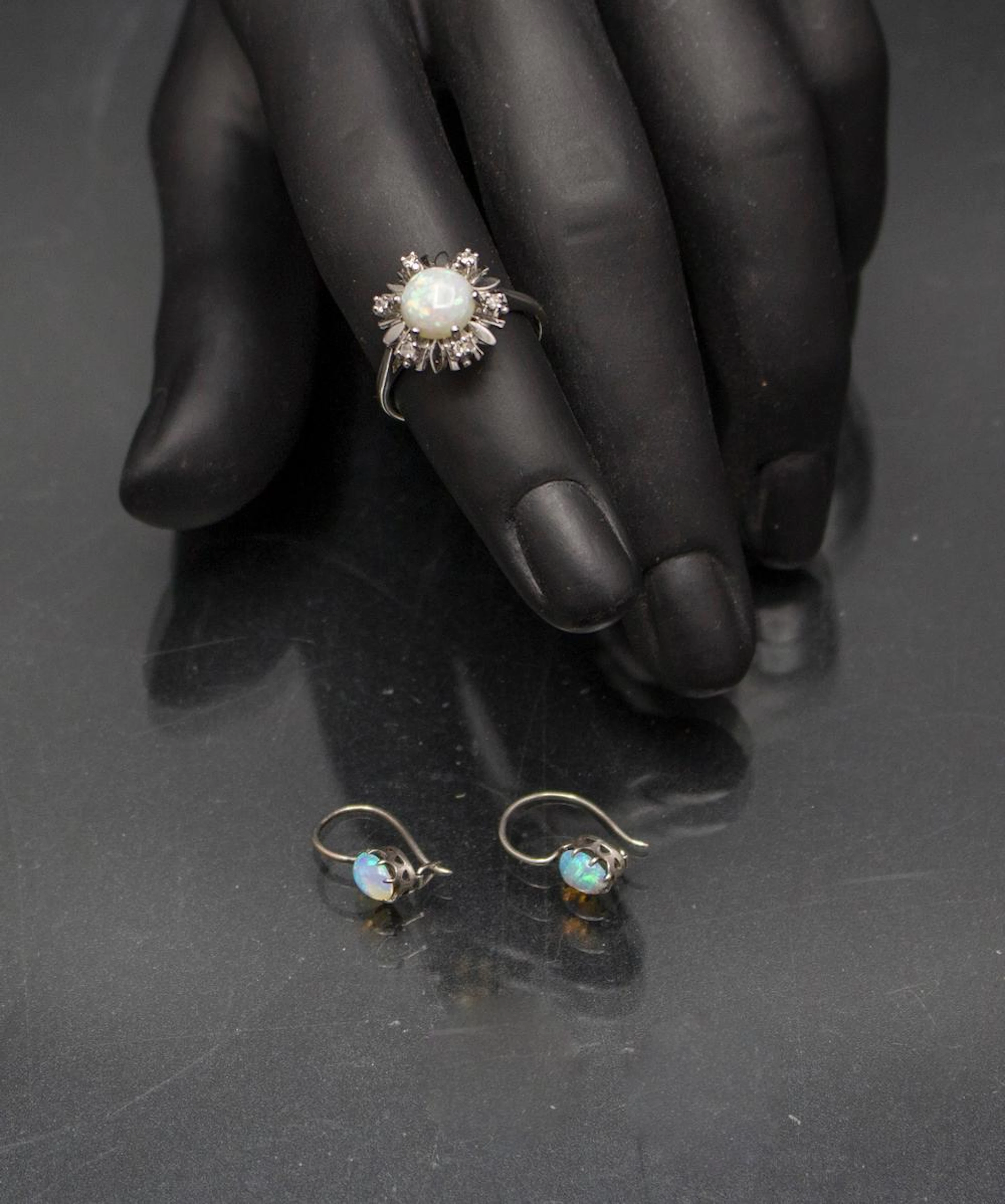 Opalring mit Ohrringen / A 14ct gold ladies ring with earrings