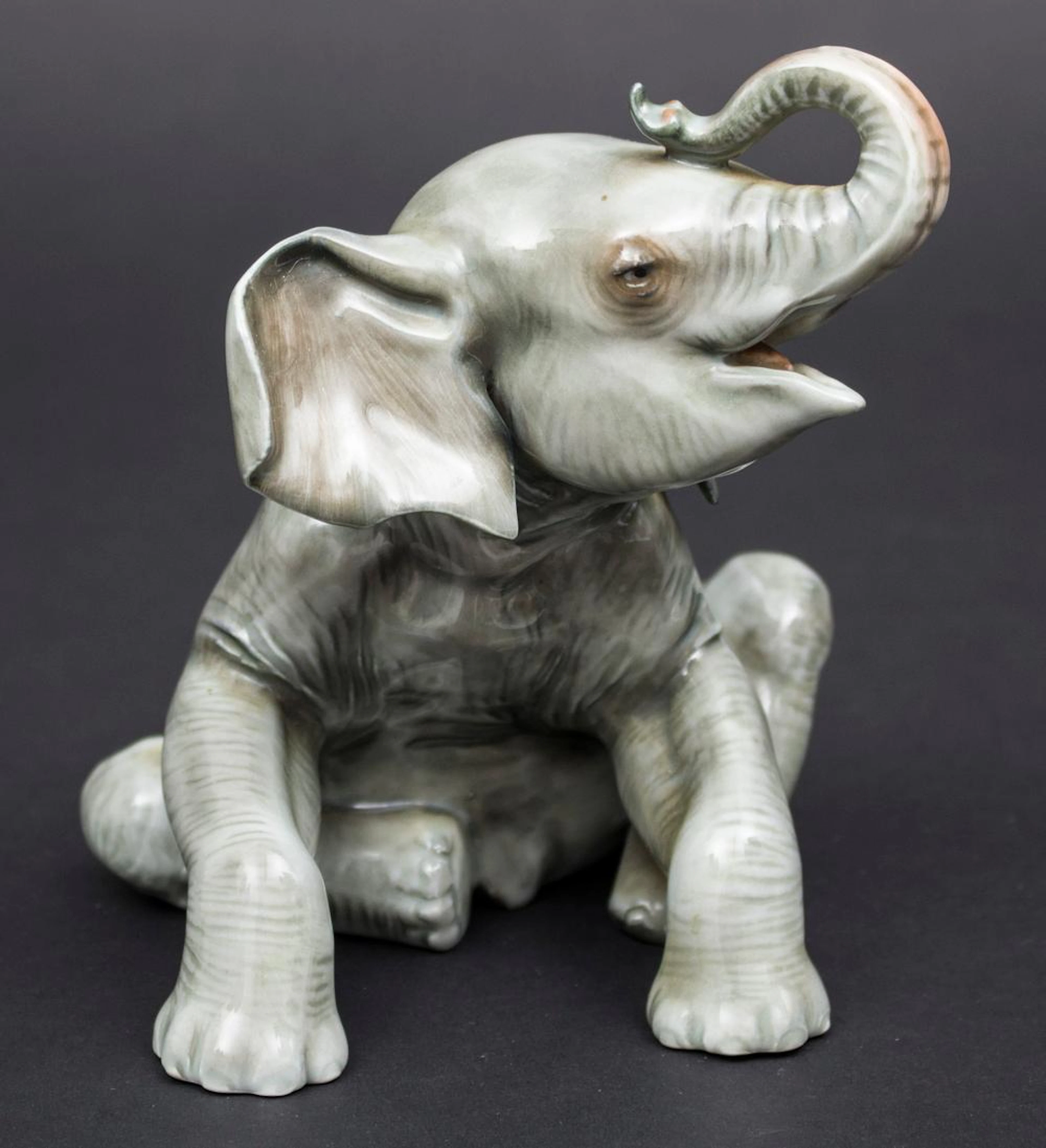 Tierplastik Elefant 'Wastl' / An animal sculpture of 'Elephant Wastl'