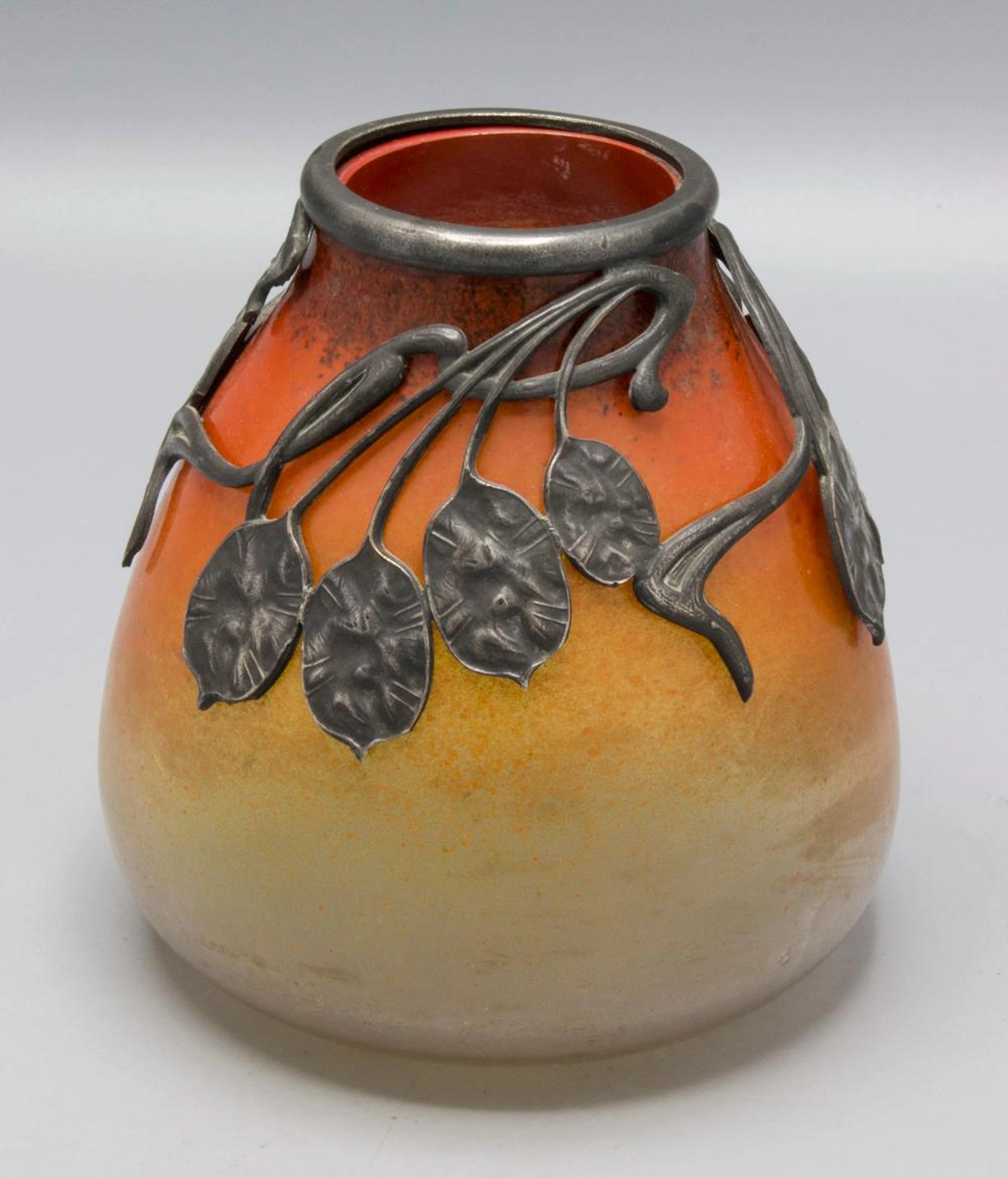 Jugendstil Vase mit Silberblatt / An Art Nouveau vase with silver leaf