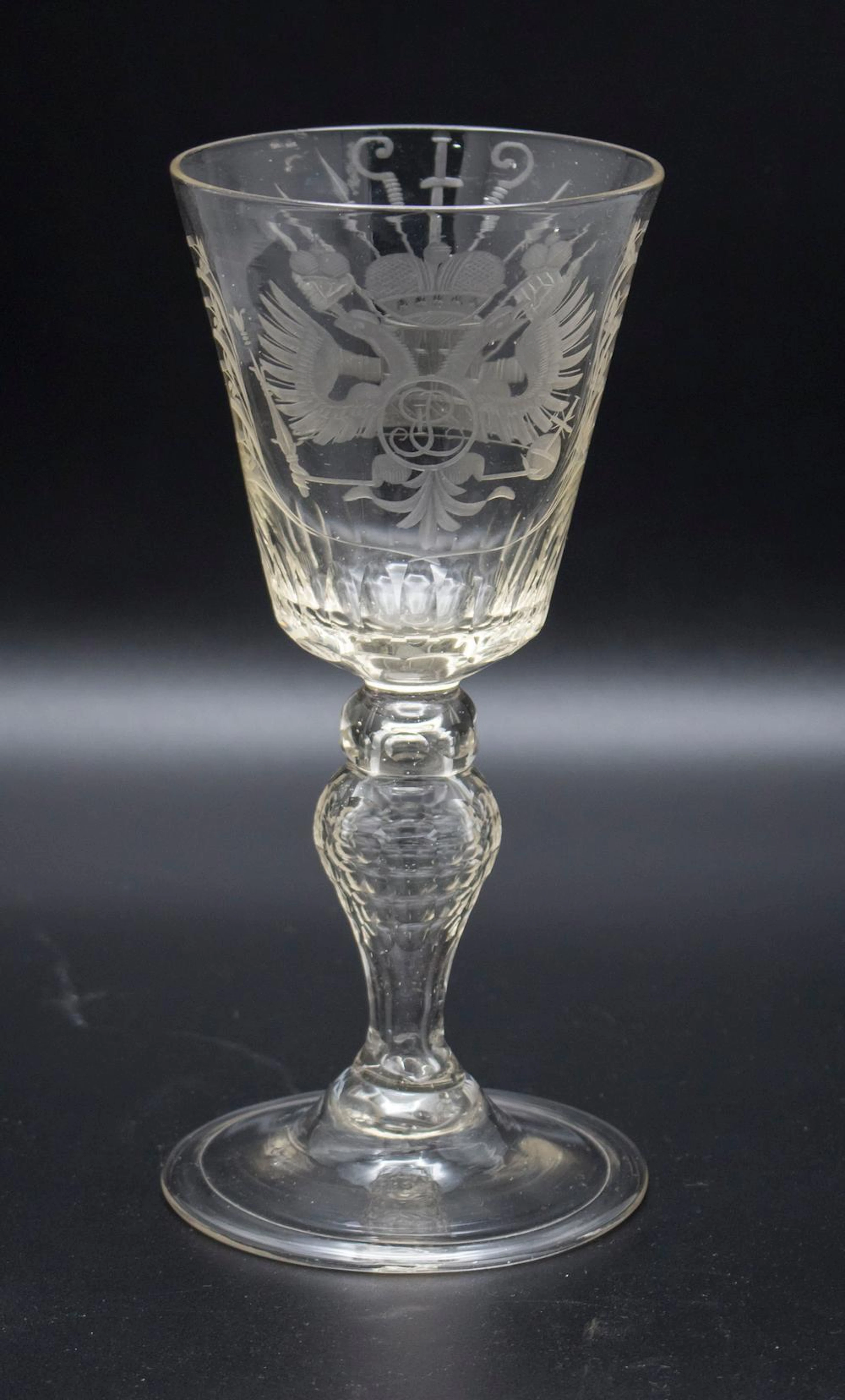 Pokal mit Wappen und Standarte sowie Monogramm der Kaiserin Elisabeth I