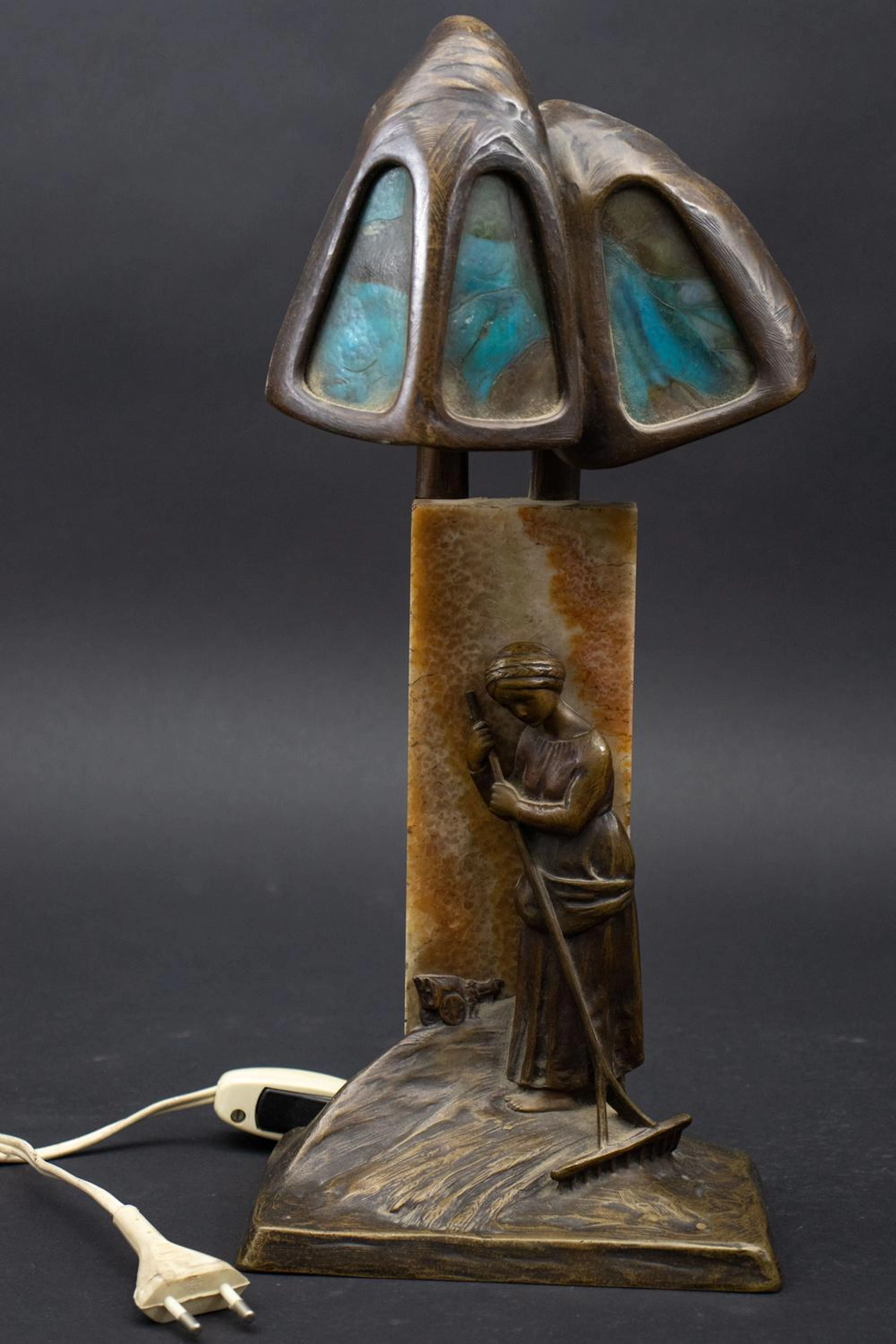 Jugendstil Tischlampe / An Art Nouveau table lamp